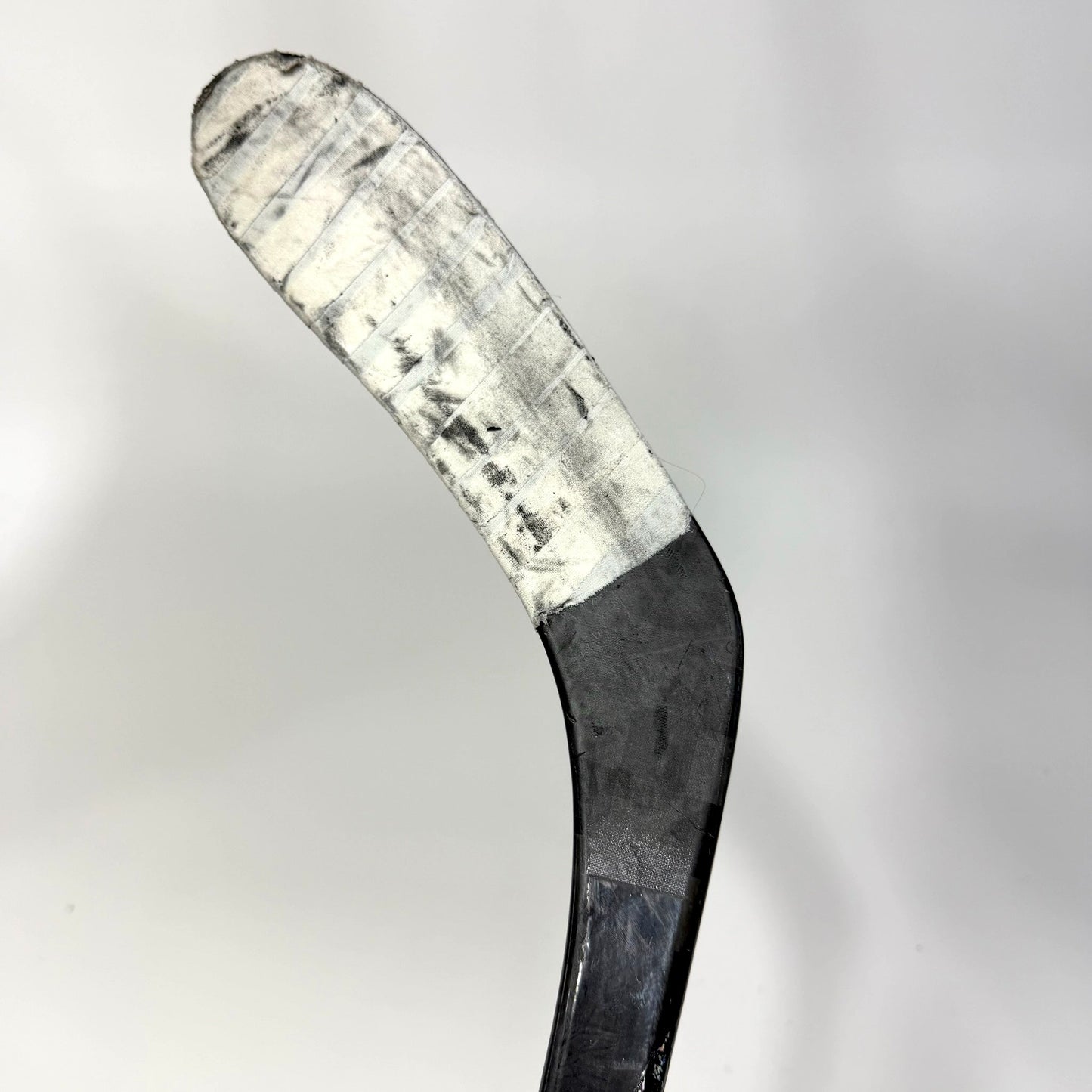 Used Left Red Bauer Nexus Tracer | 55 Flex P28 Curve Grip | AB699
