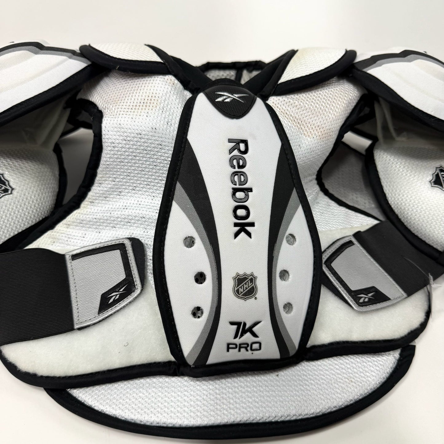 Like New Reebok 7k Pro Shoulder Pads | Senior M/L | AB874