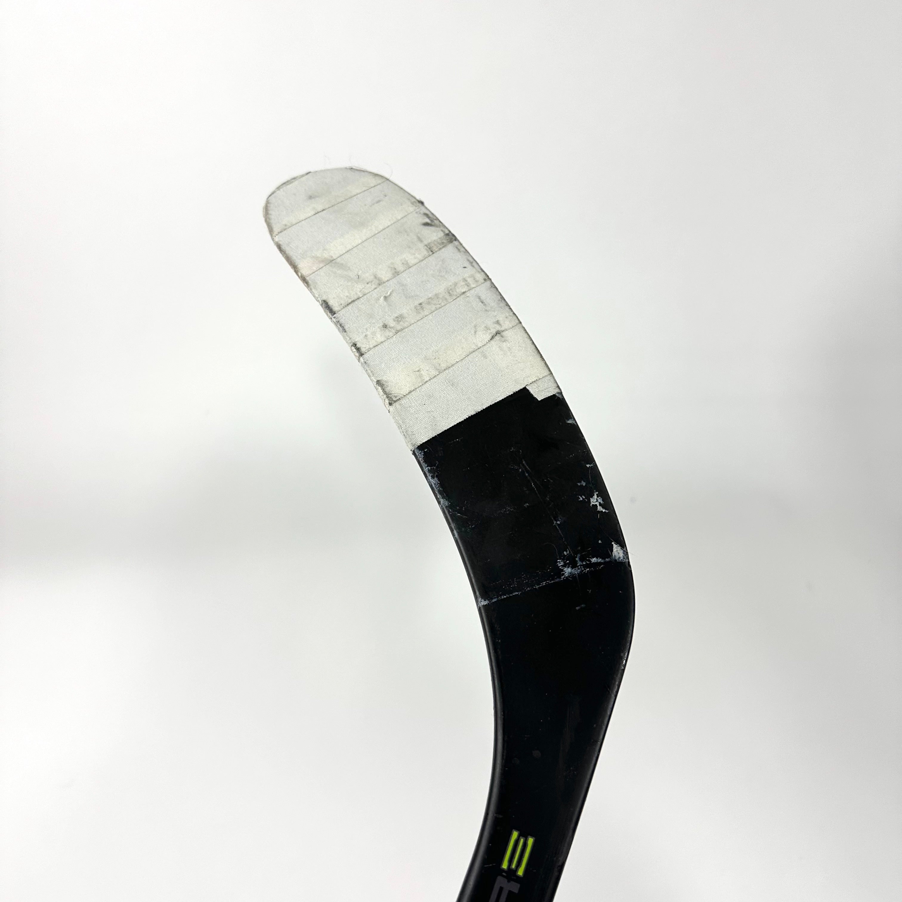 Used Right CCM Ribcor Reckoner | 80 Flex Heel Curve Grip | Bergeron | G440