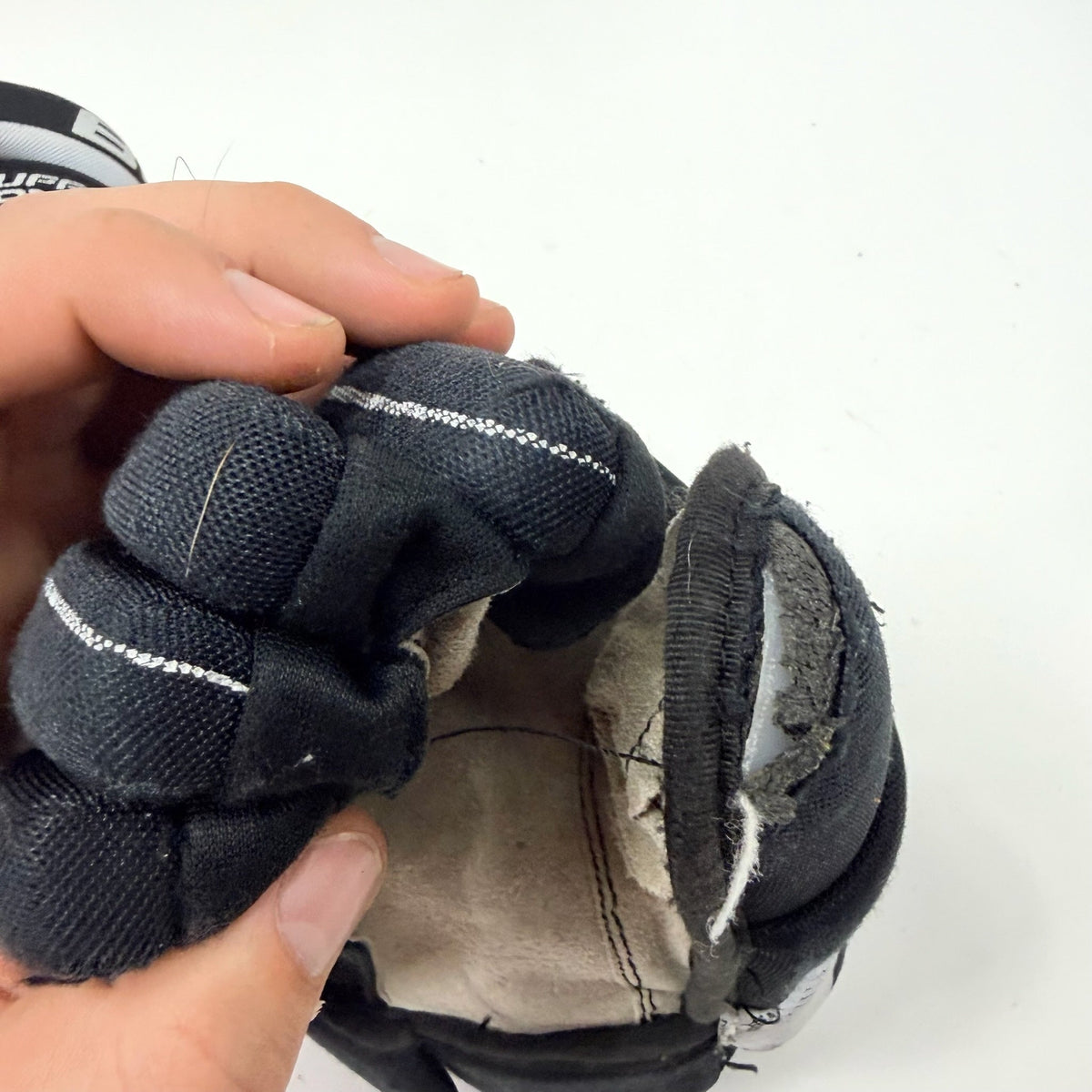 Used Black Bauer Supreme ONE 20 Gloves | 10" | AB401