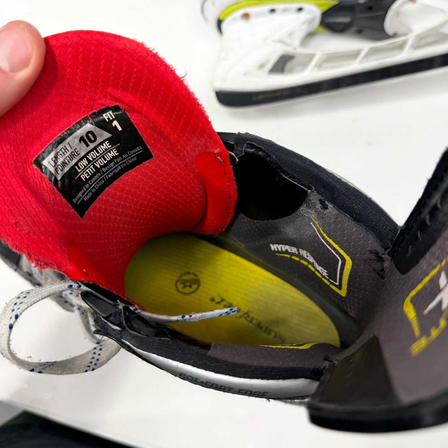 Used Bauer Vapor Hyperlite Skates | Size 10 Fit 1 | AB787
