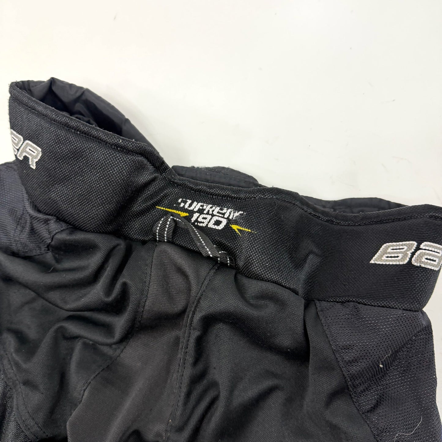 Used Black Bauer Surpeme 190 Shell | Junior XL | AB478