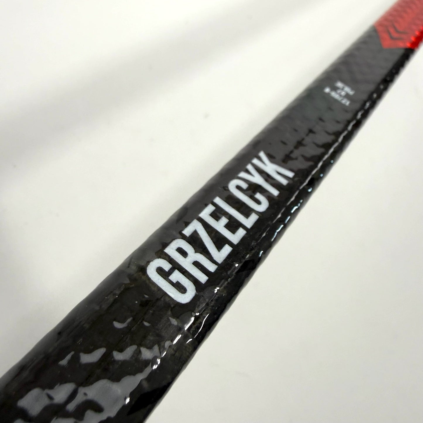 Used Left Red Bauer Pulse | 87 Flex P28 Curve Grip | Matt Gryzelcyk | BH142 - Top Flight Hockey