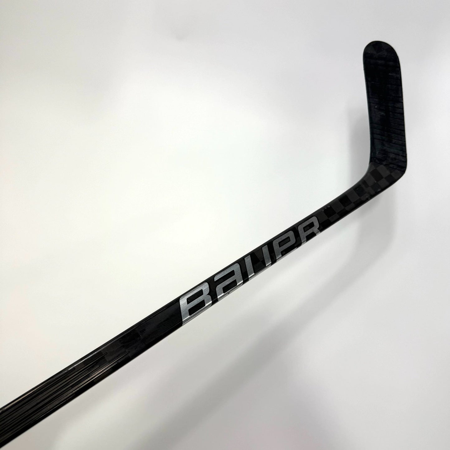 Used Left Black Bauer Vapor Hyperlite 2 | 107 Flex P92M Curve Grip | BH411 - Top Flight Hockey