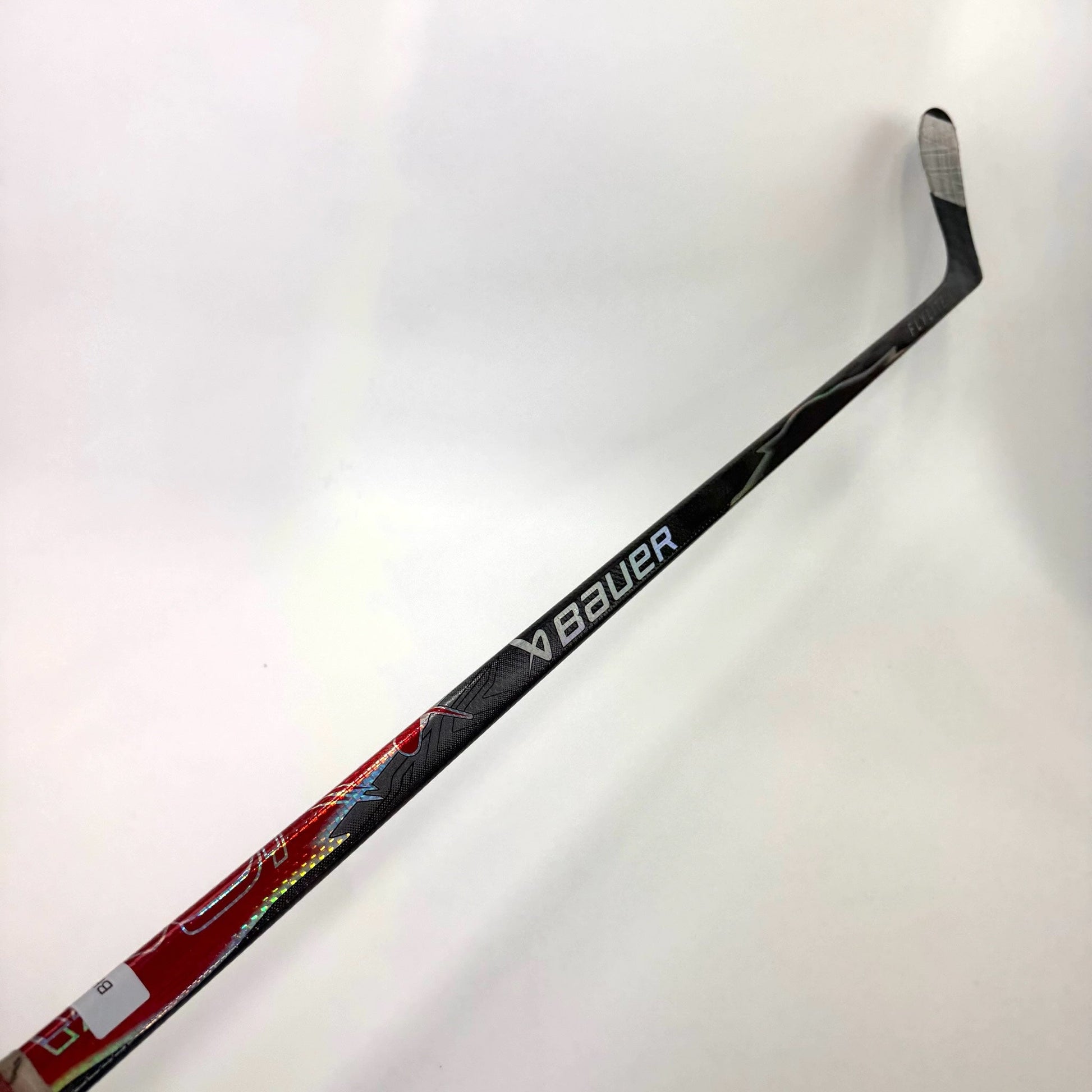 Used Left Red Bauer Vapor Flylite | 70 Flex P28 Curve Grip | BH498 - Top Flight Hockey