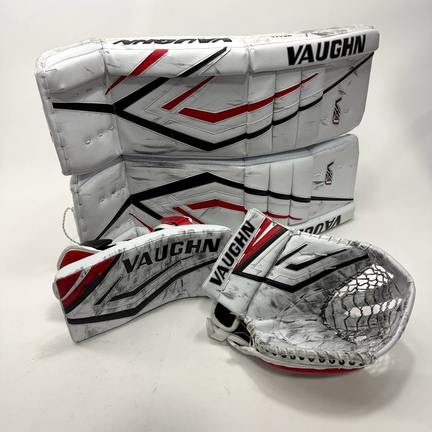 Used Chicago Blackhawks Vaughn VX1 Full Goalie Set | 35 +1" | Petr Mrázek