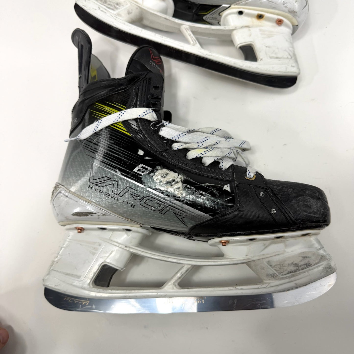Used Bauer Vapor Hyperlite 2 Skates | Size 10.5 Fit 1 | AB791