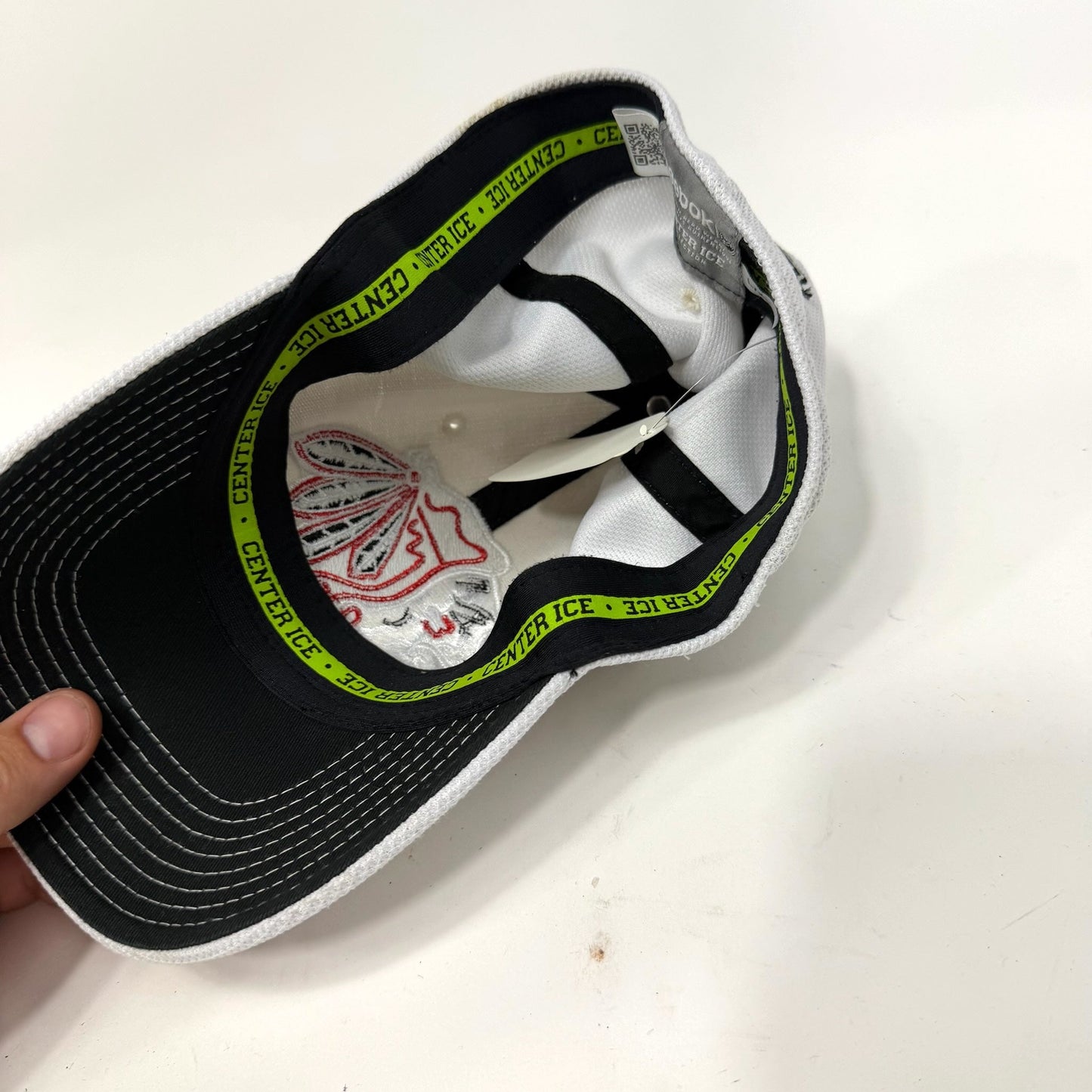 Used White Chicago Blackhawks Reebok Hat | Senior Large/XL | R104
