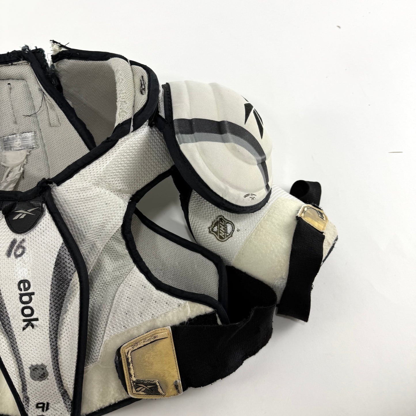 Used Reebok 9K Pro Shoulder Pads | Small/Medium | U288 (Andrew Ladd? Chicago Blackhawks)