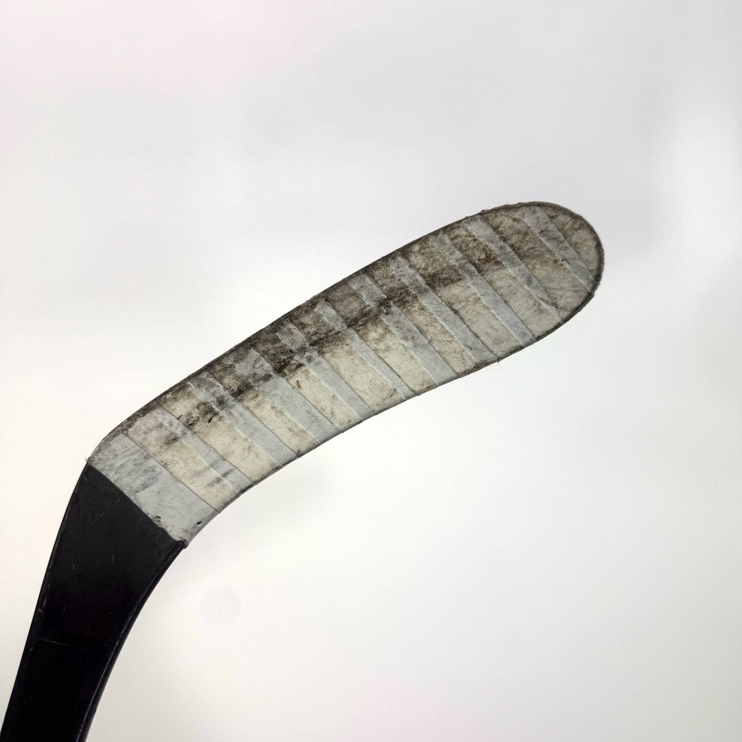 Used Right Black Bauer Nexus Sync | 50 Flex P28 Curve Grip | BH496 - Top Flight Hockey
