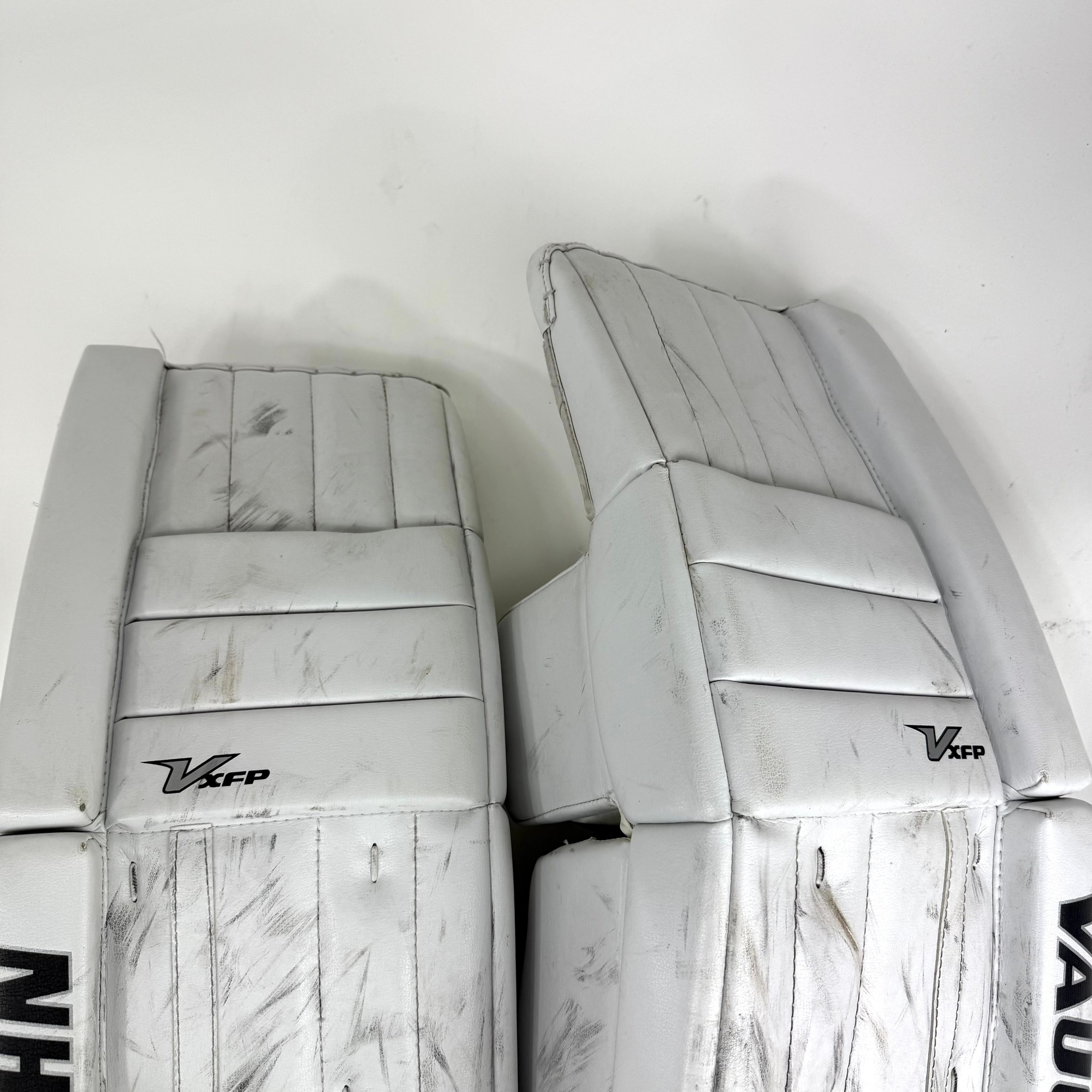 Used White Vaughn XFP Goalie Pads | 31 +2" - Top Flight Hockey