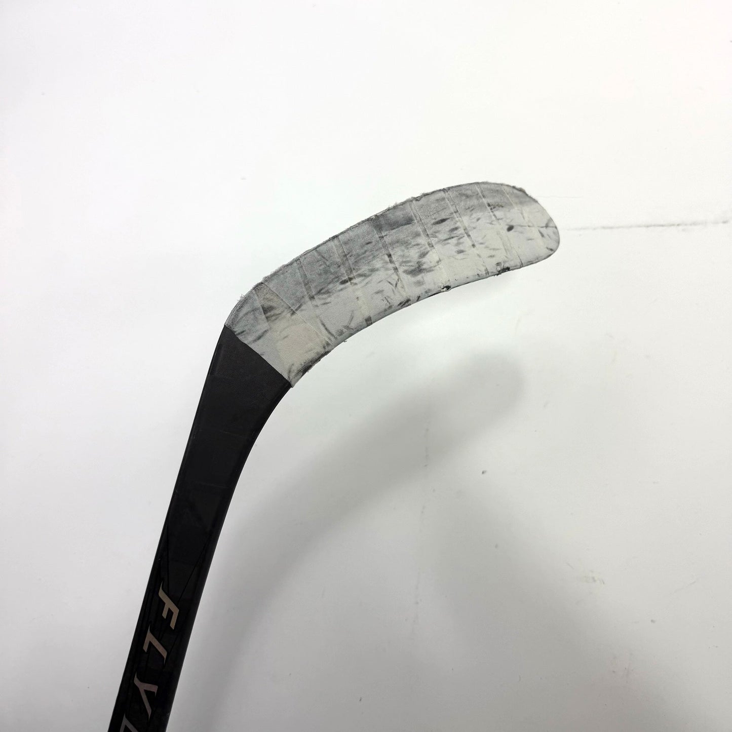 Used Left Red/Black Bauer Flylite | 95 Flex P28 Curve Grip | Colton Dach | BH147