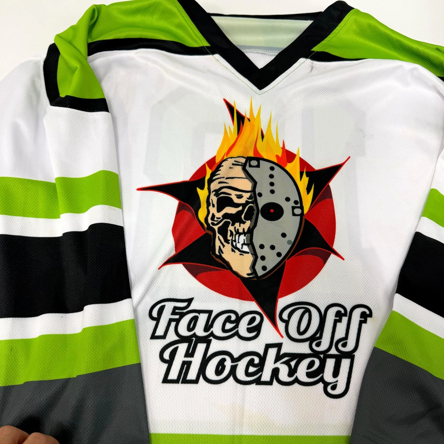 Used White and Green Face off Hockey Jersey | XL | AB743