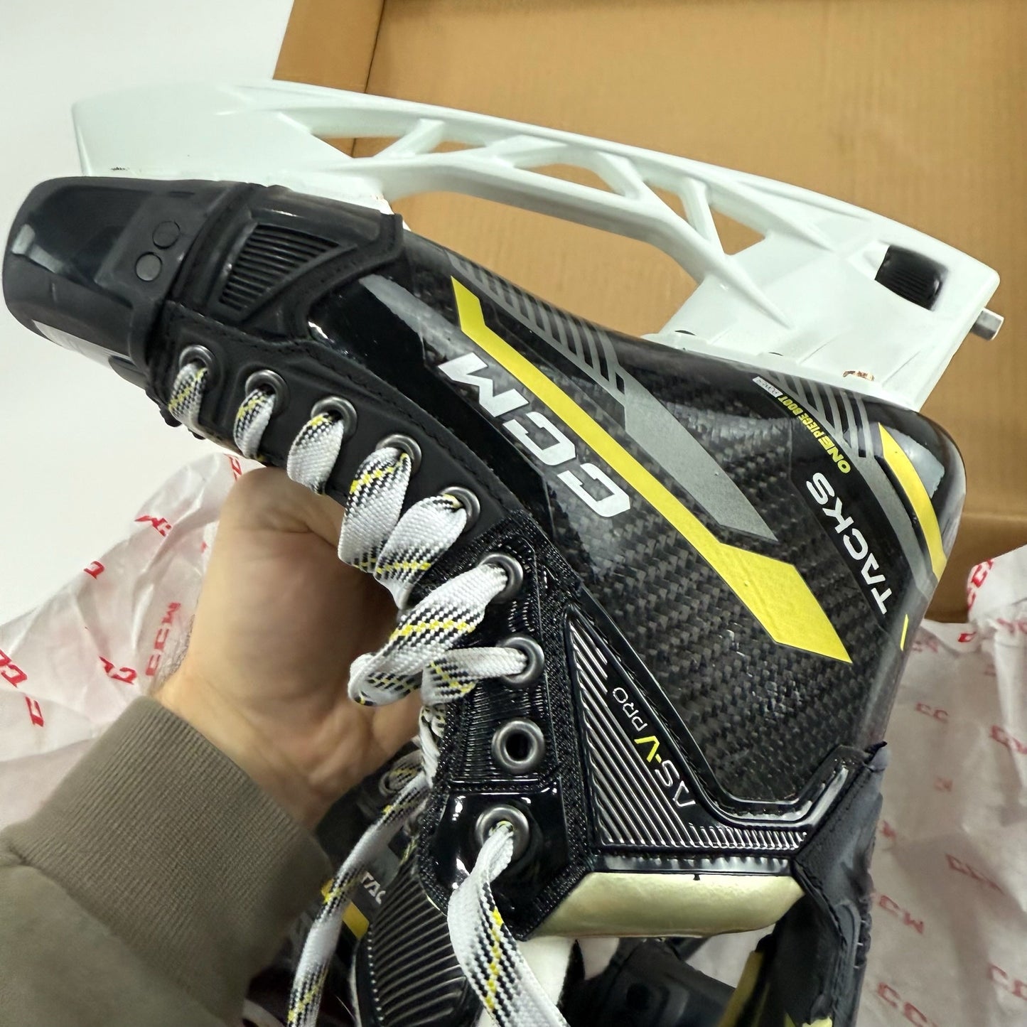 New CCM Tacks ASV Pro | Int 5.5R | F440 - Top Flight Hockey