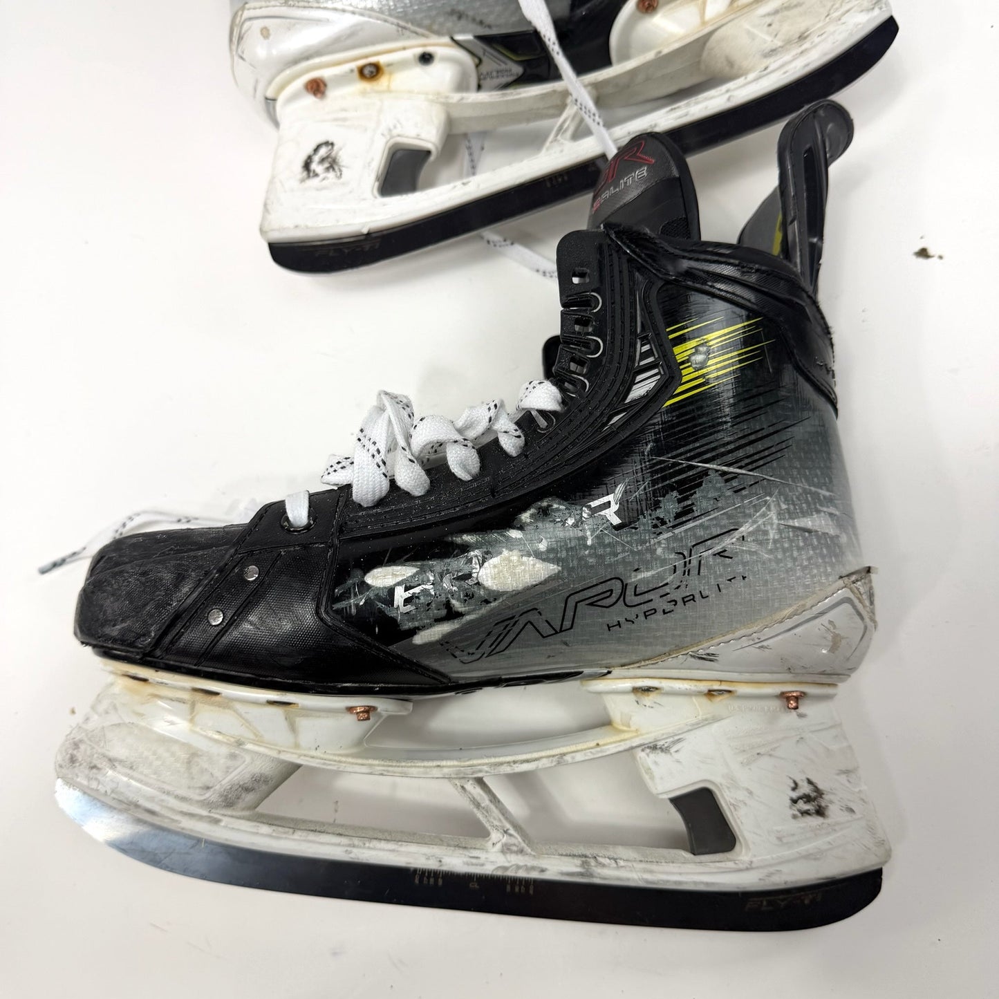 Used Bauer Vapor Hyperlite 2 Skates | Size 8 Fit 1 | AB769