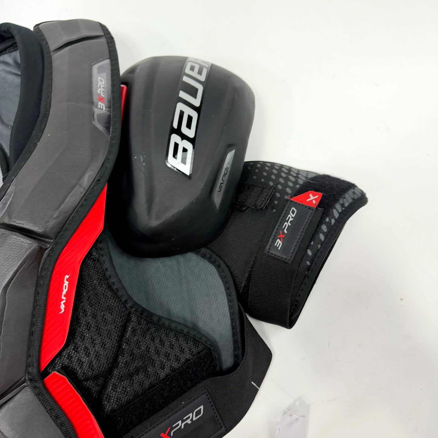 Used Bauer Vapor 3X Pro Shoulder Pads | Senior Medium | AB684