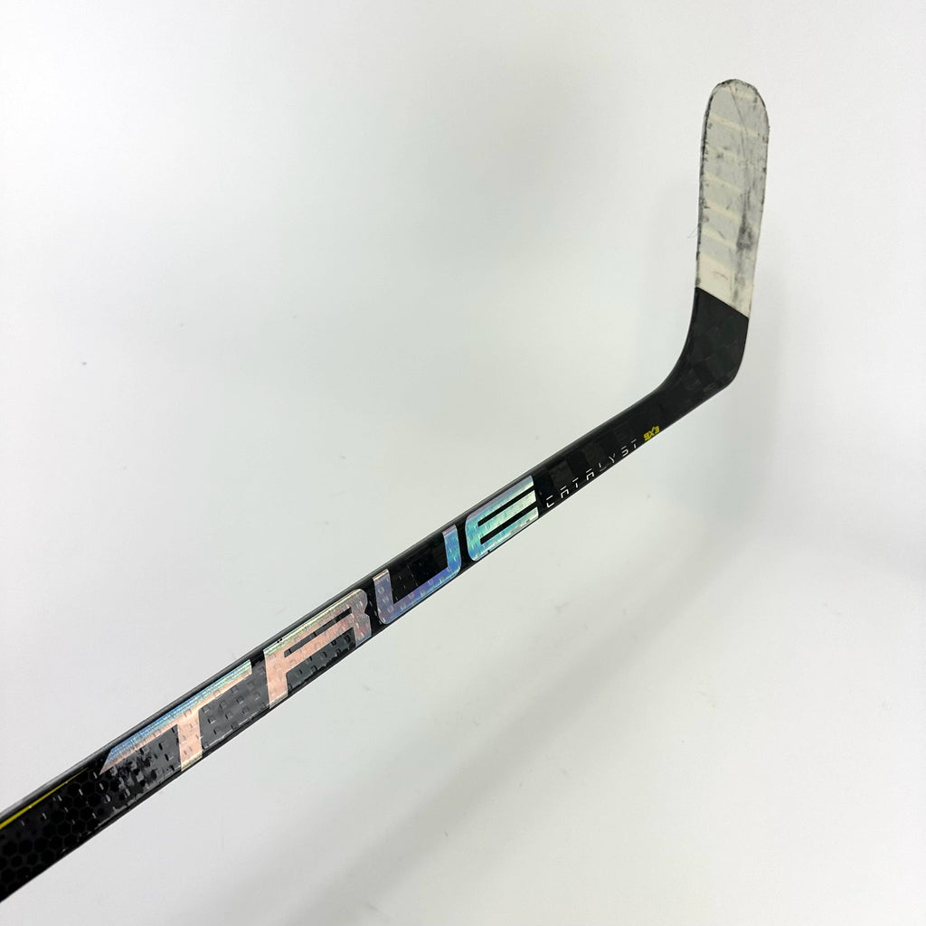 Used Left True Catalyst 9x3 | 95 Flex P19 Curve Grip | Carplad | K173 - Top Flight Hockey