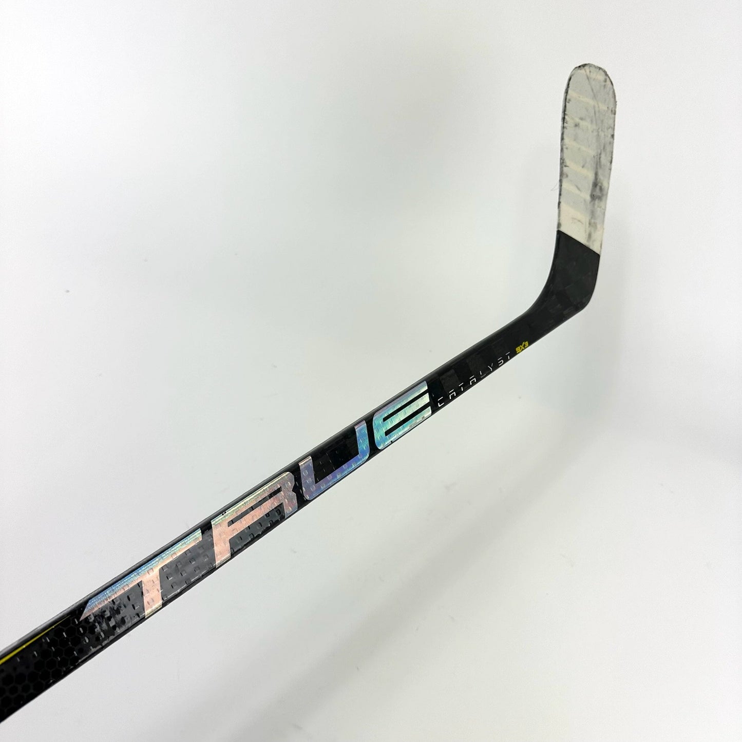 Used Left True Catalyst 9x3 | 95 Flex P19 Curve Grip | Carplad | K173 - Top Flight Hockey