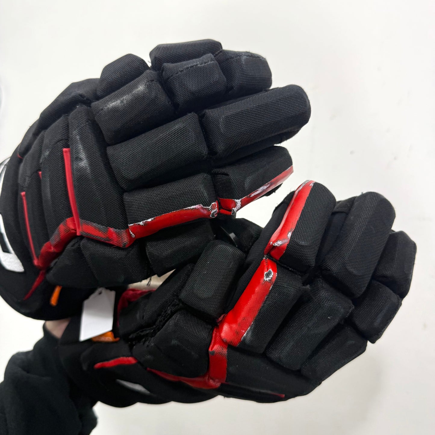 Used Black and Red Chicago Blackhawks CCM Jetspeed Pro Gloves | 14" | Jason Dickinson | BH277