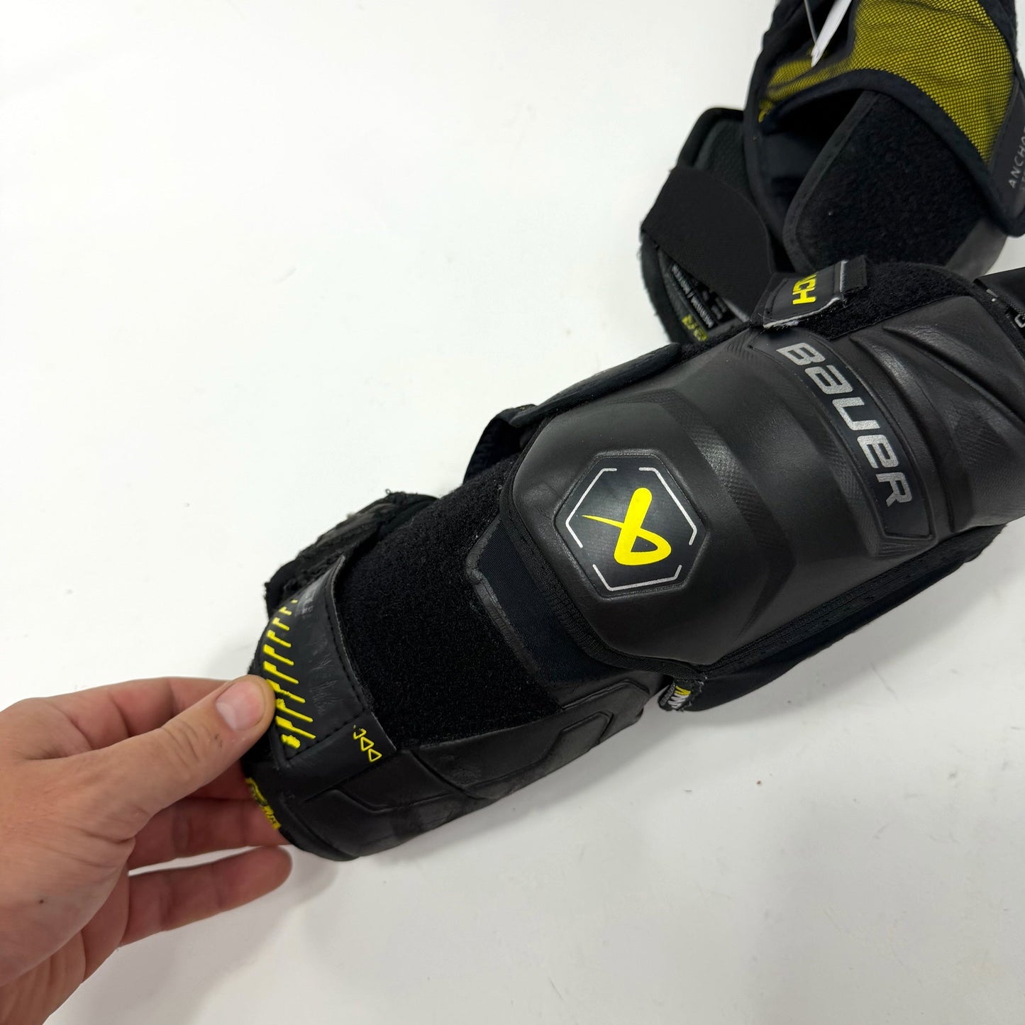 Used Bauer Supreme Mach Elbow Pads | Senior Medium | AB538