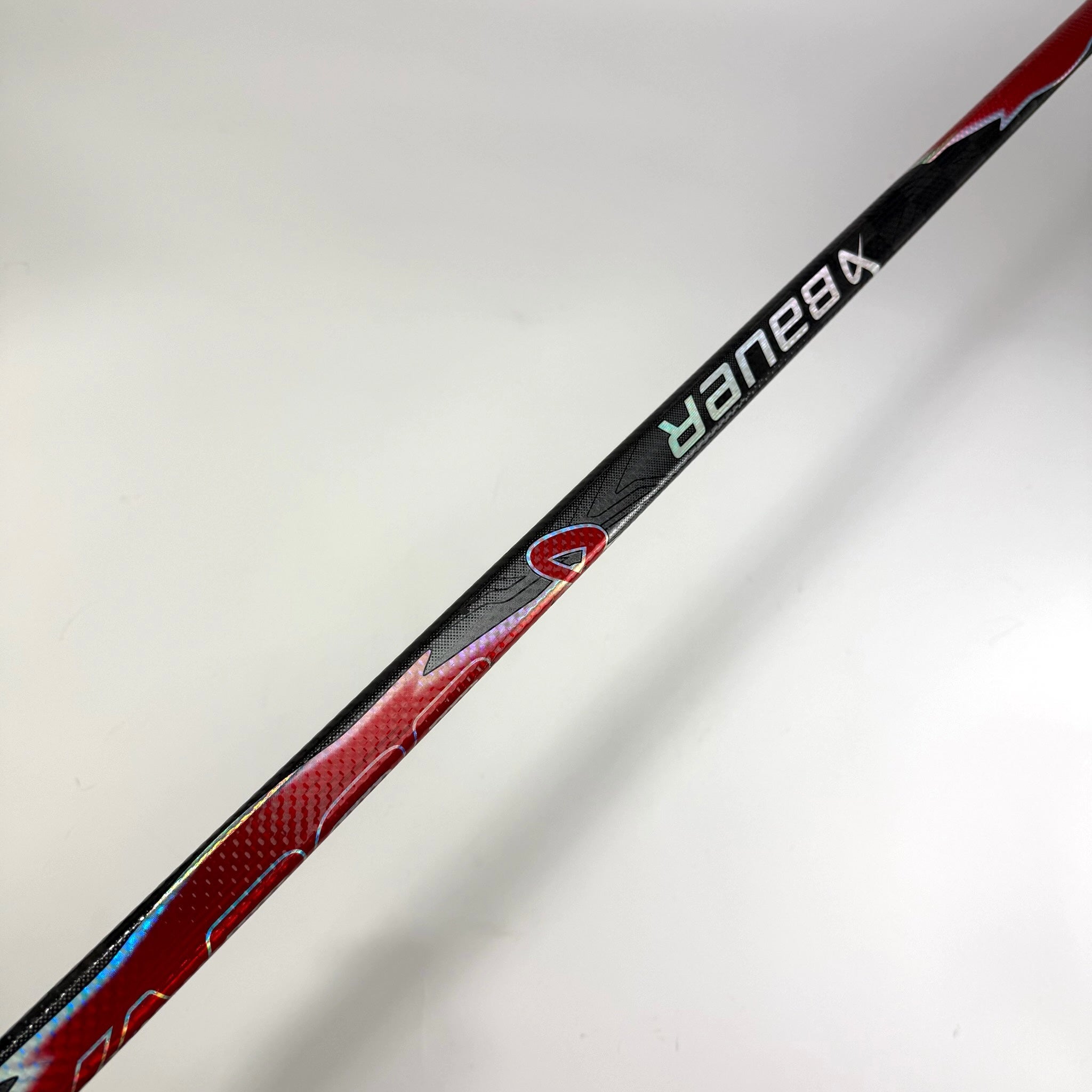 Used Left Red Bauer Flylite | 87 Flex P28M Curve Grip | J566 - Top Flight Hockey