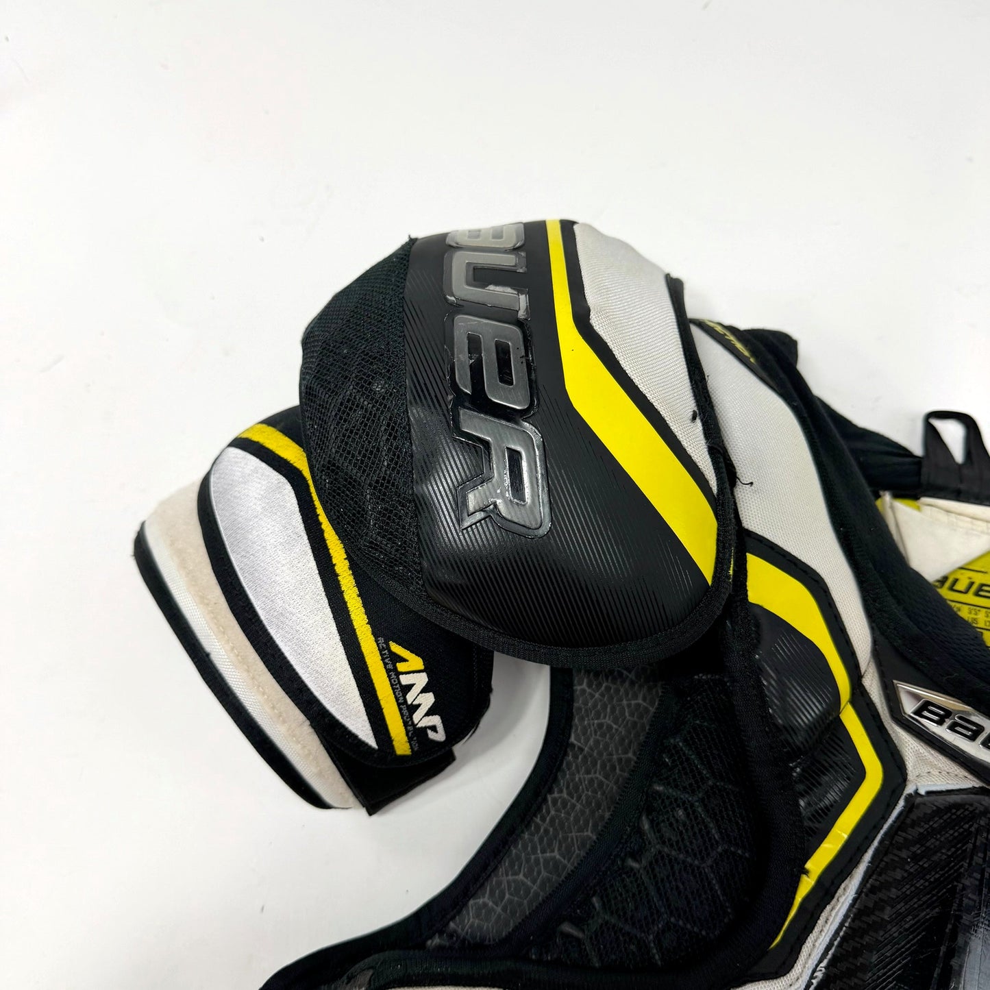 Used Bauer Supreme 2S Pro Shoulder Pads | Senior Small | AB539