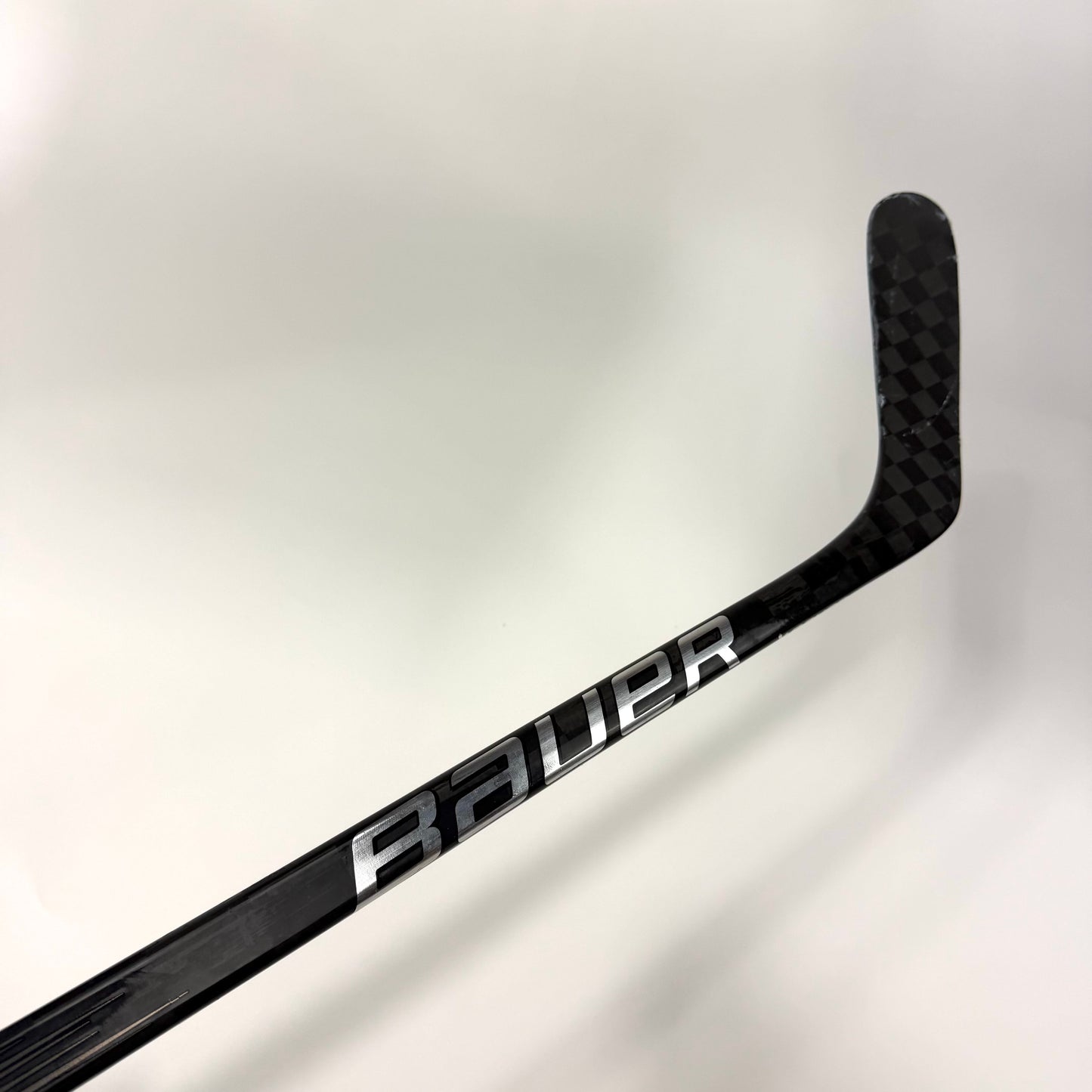 Used Left Silver Bauer Vapor Hyperlite 2 | 70 Flex P90TM Curve Grip | AB722