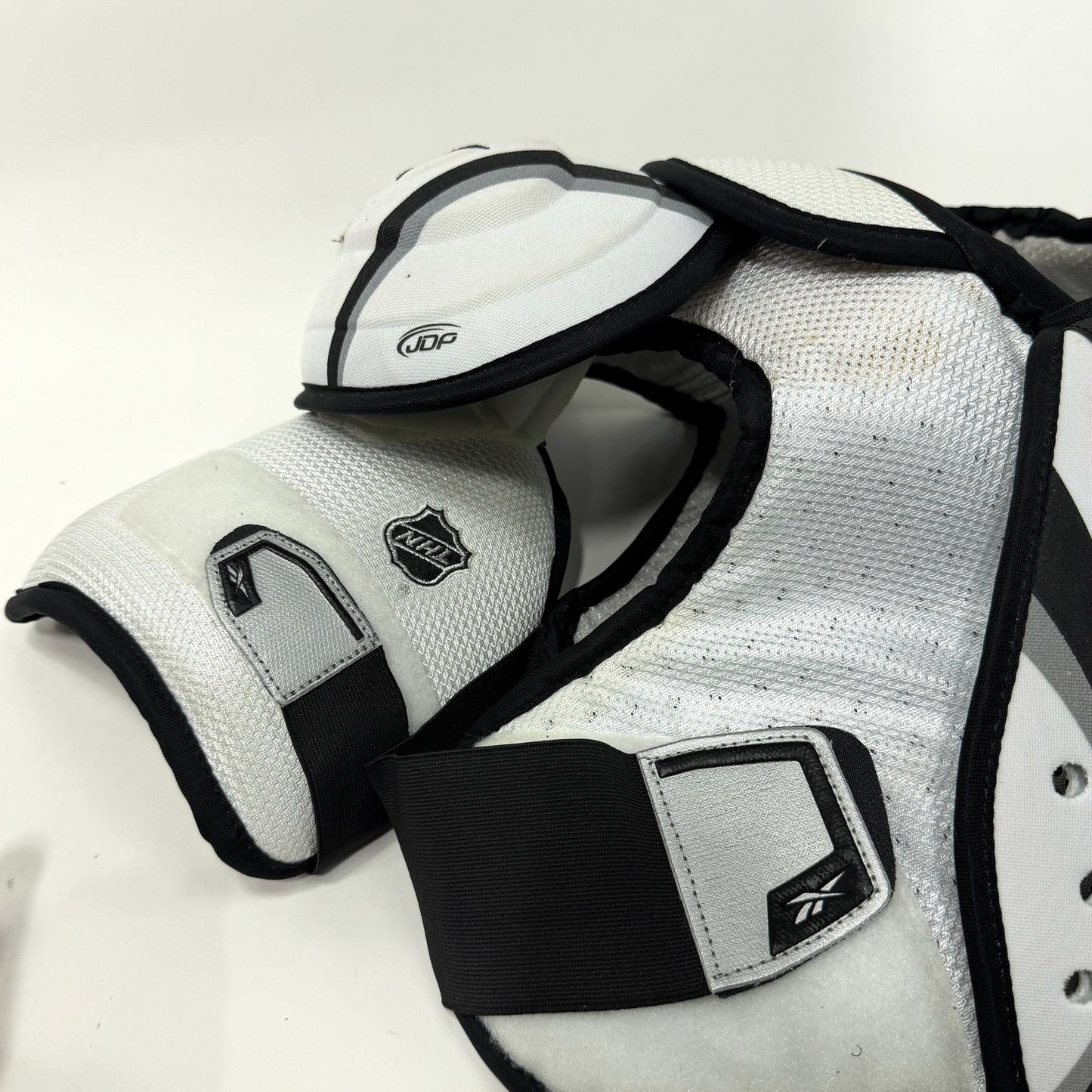 Like New Reebok 7k Pro Shoulder Pads | Senior M/L | AB874