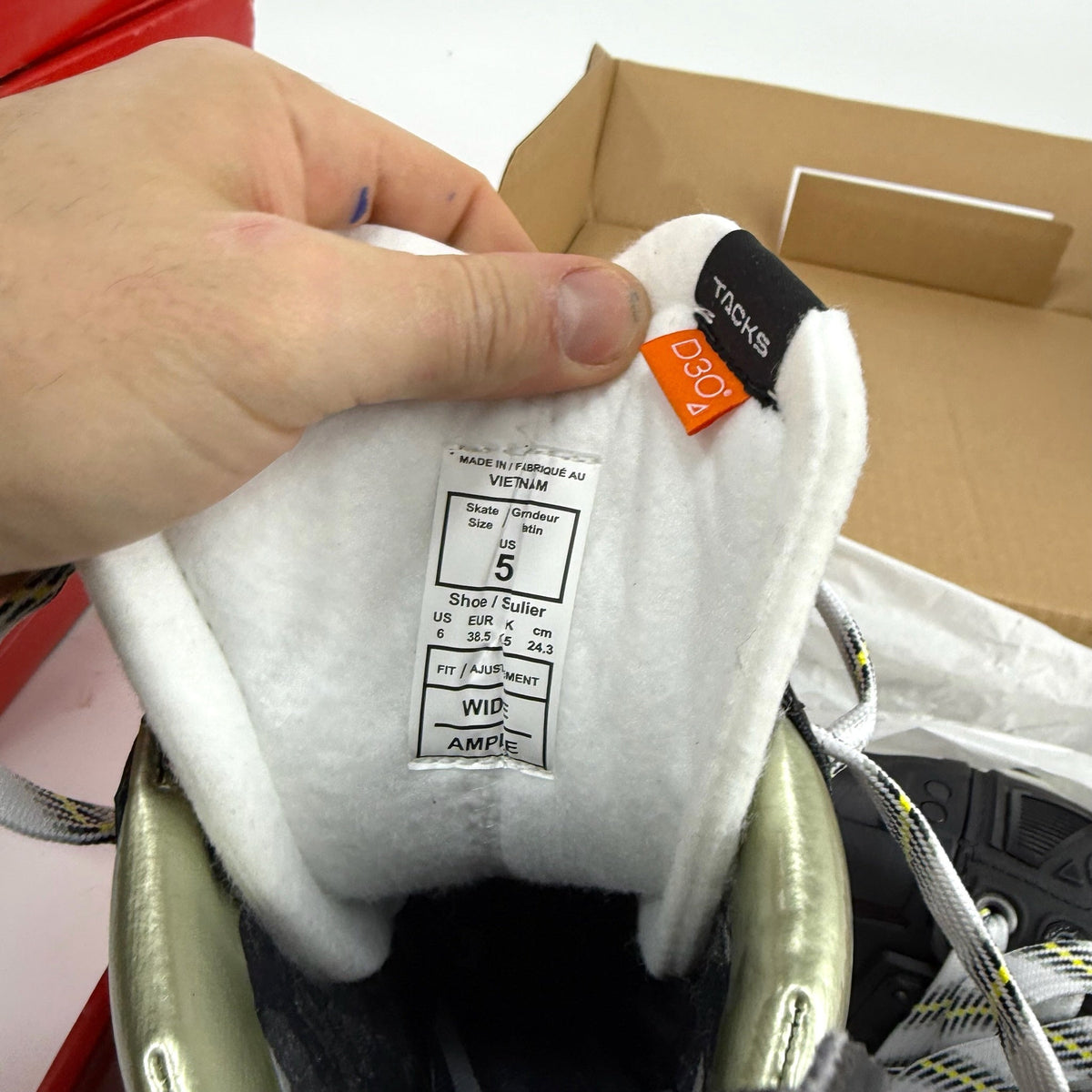 New CCM Tacks ASV Skates | Intermediate 5 Wide | CCM462 - Top Flight Hockey