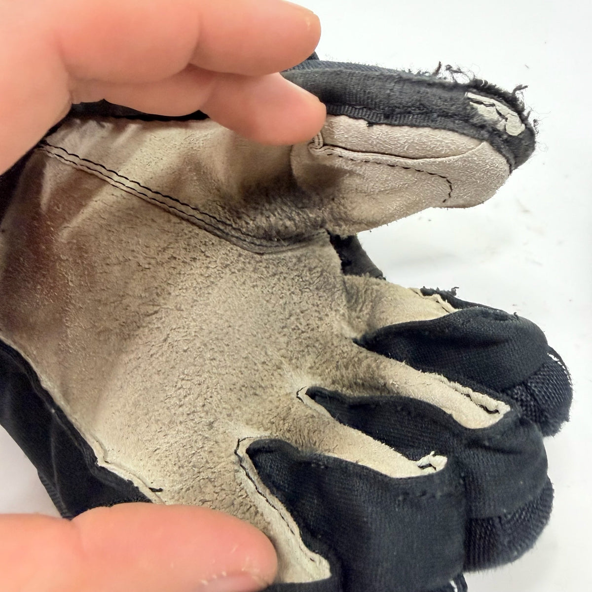 Used Black Bauer Supreme ONE 20 Gloves | 10" | AB401