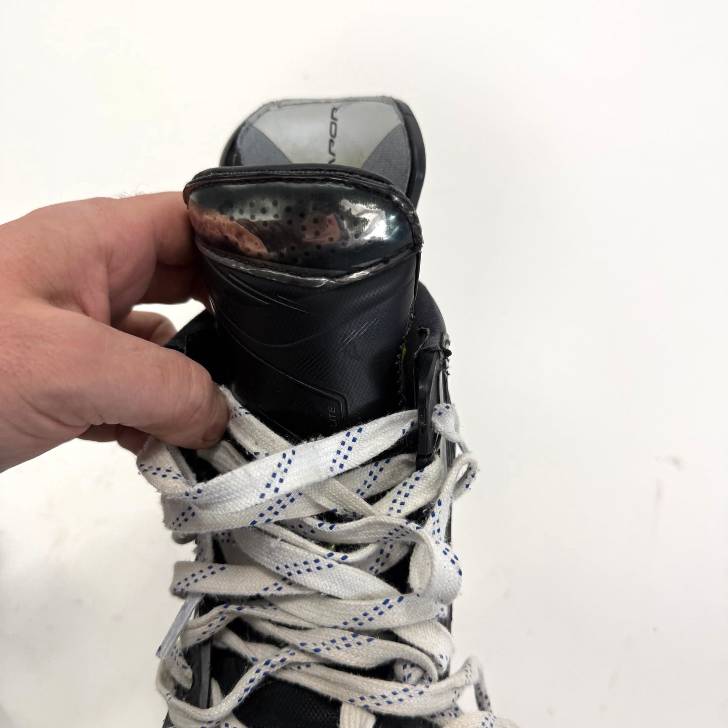 Used Black Bauer Vapor Hyperlite 2 Skates | Size 4.5 D | BH489 - Top Flight Hockey