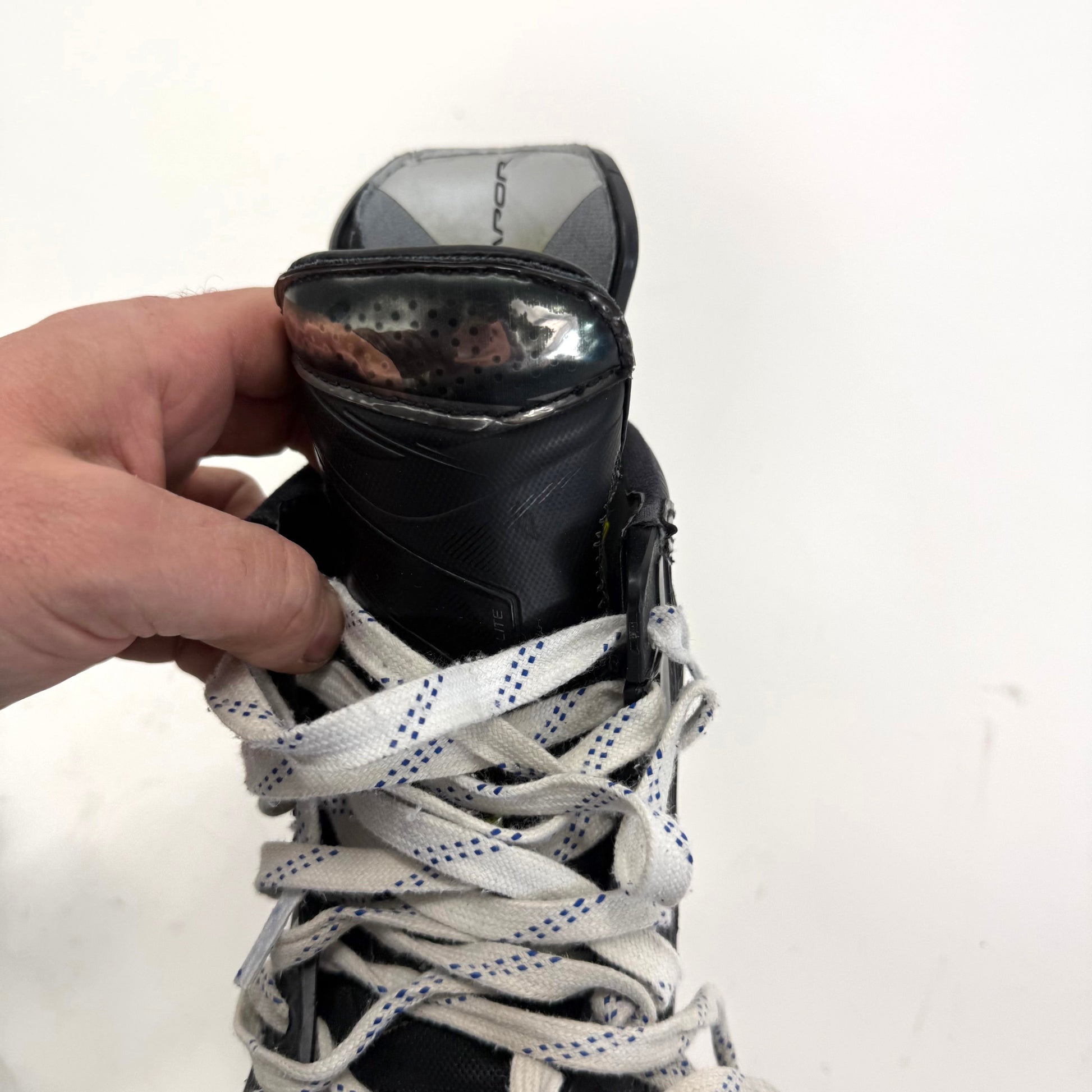 Used Black Bauer Vapor Hyperlite 2 Skates | Size 4.5 D | BH489 - Top Flight Hockey