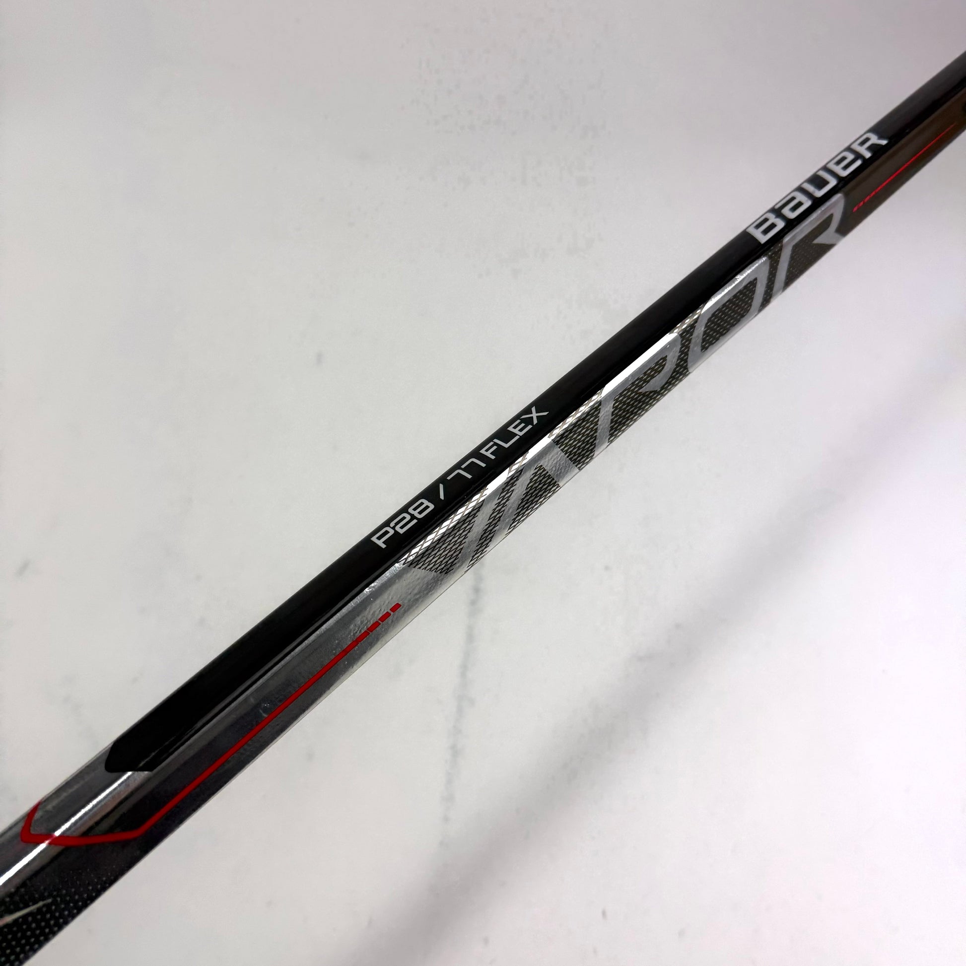 Used Left Bauer Vapor Hyperlite | 77 Flex P28 Curve Grip | J457 - Top Flight Hockey
