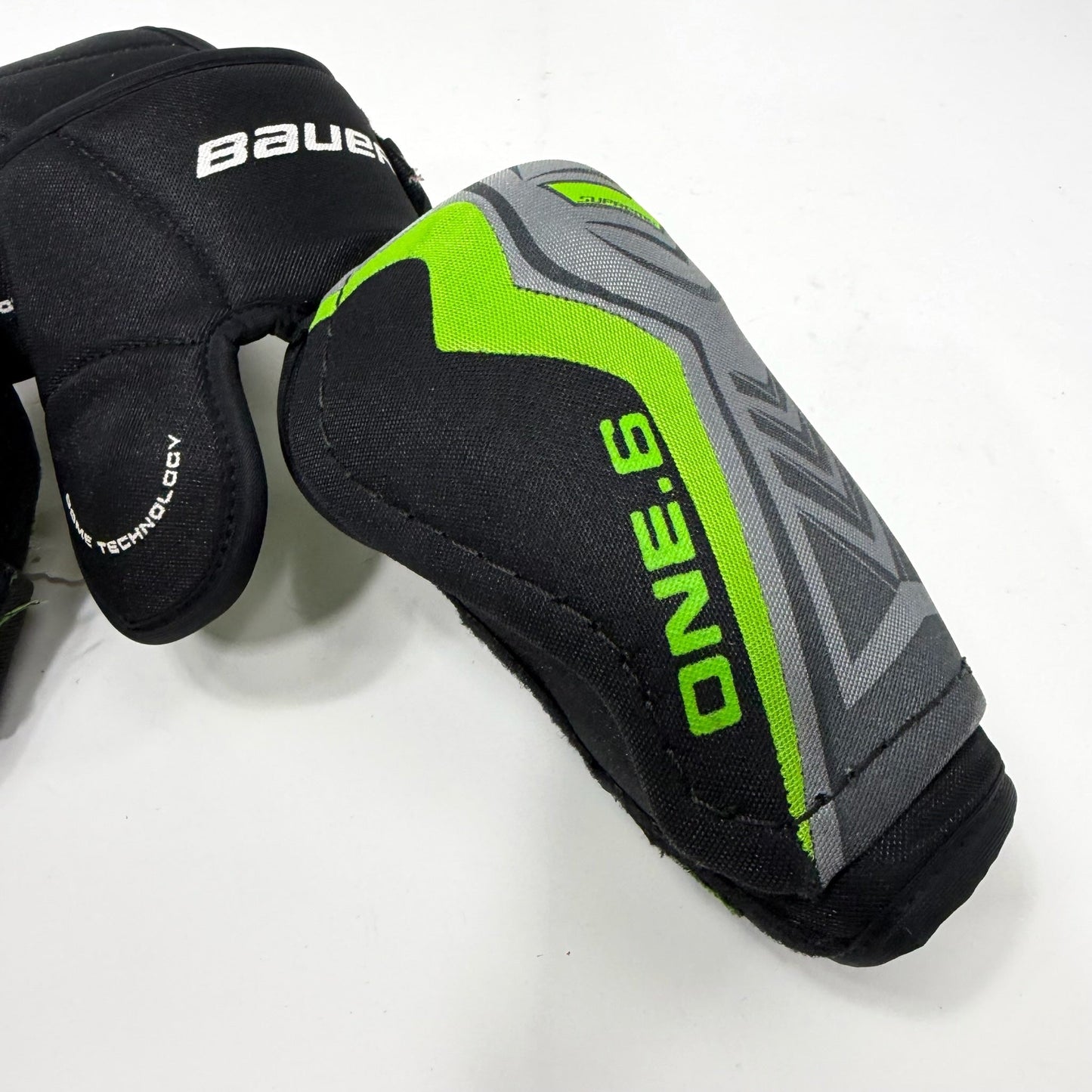Used Bauer One.6 Elbow Pads | Senior Medium | J118