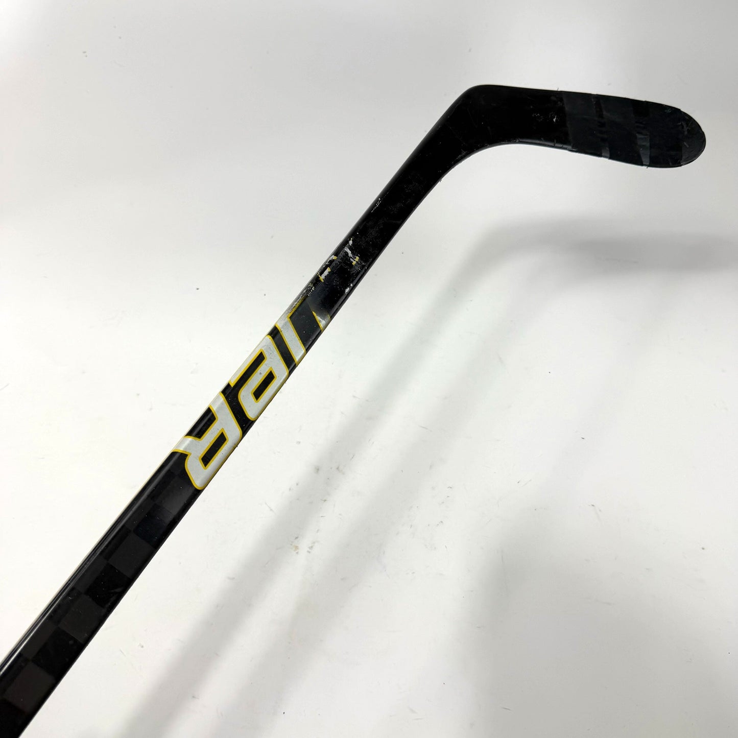 Used Right Yellow Bauer Nexus Geo | 70 Flex Pastrnak Pro Curve Grip | David Pastrnak | AB567