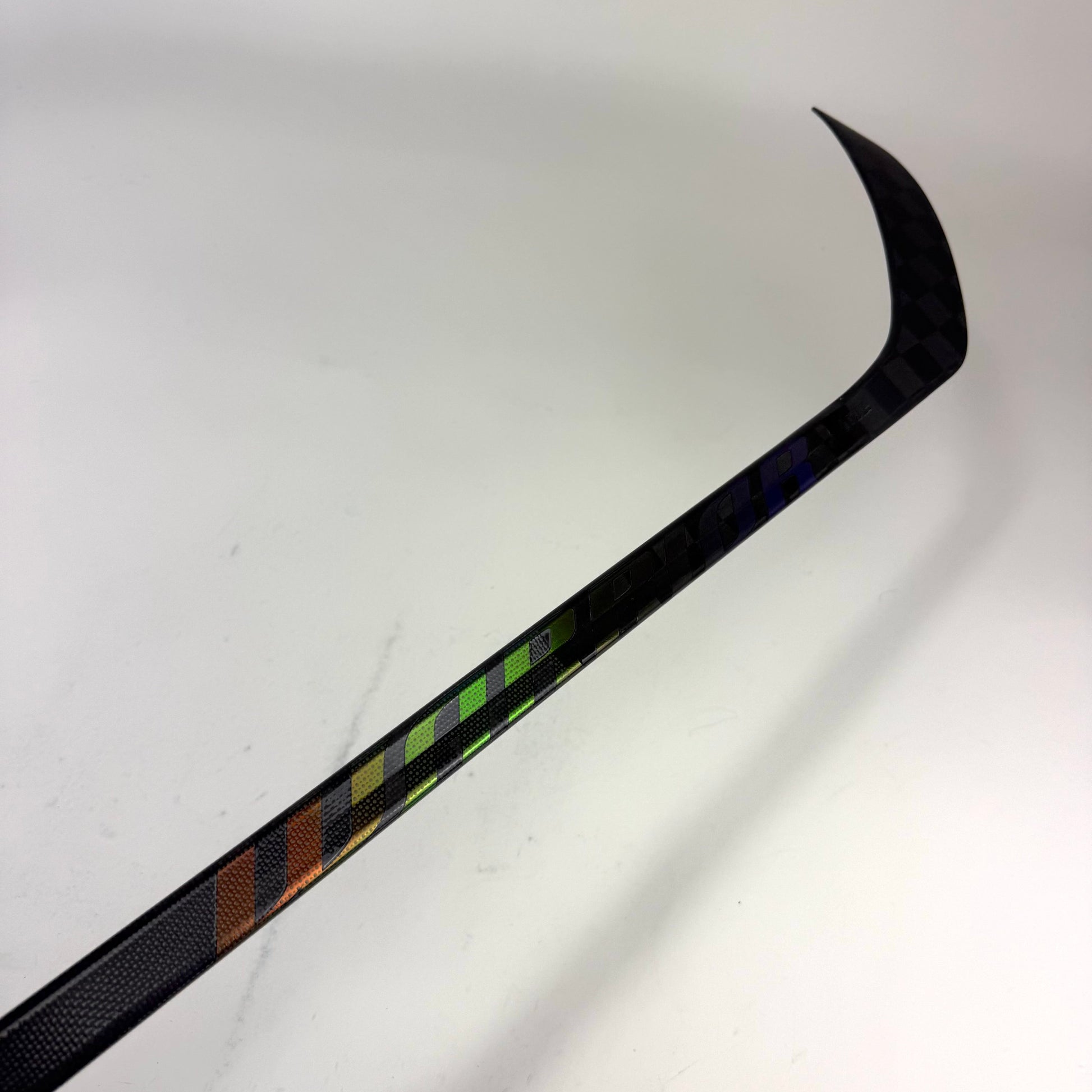 New Right Warrior Covert QR6 Pro | 75 Flex P28 Curve Grip | J462 - Top Flight Hockey