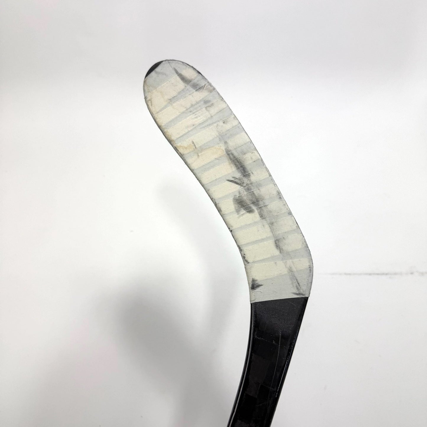 Used Left Red Bauer Pulse | 87 Flex P28 Curve Grip | Matt Gryzelcyk | BH136