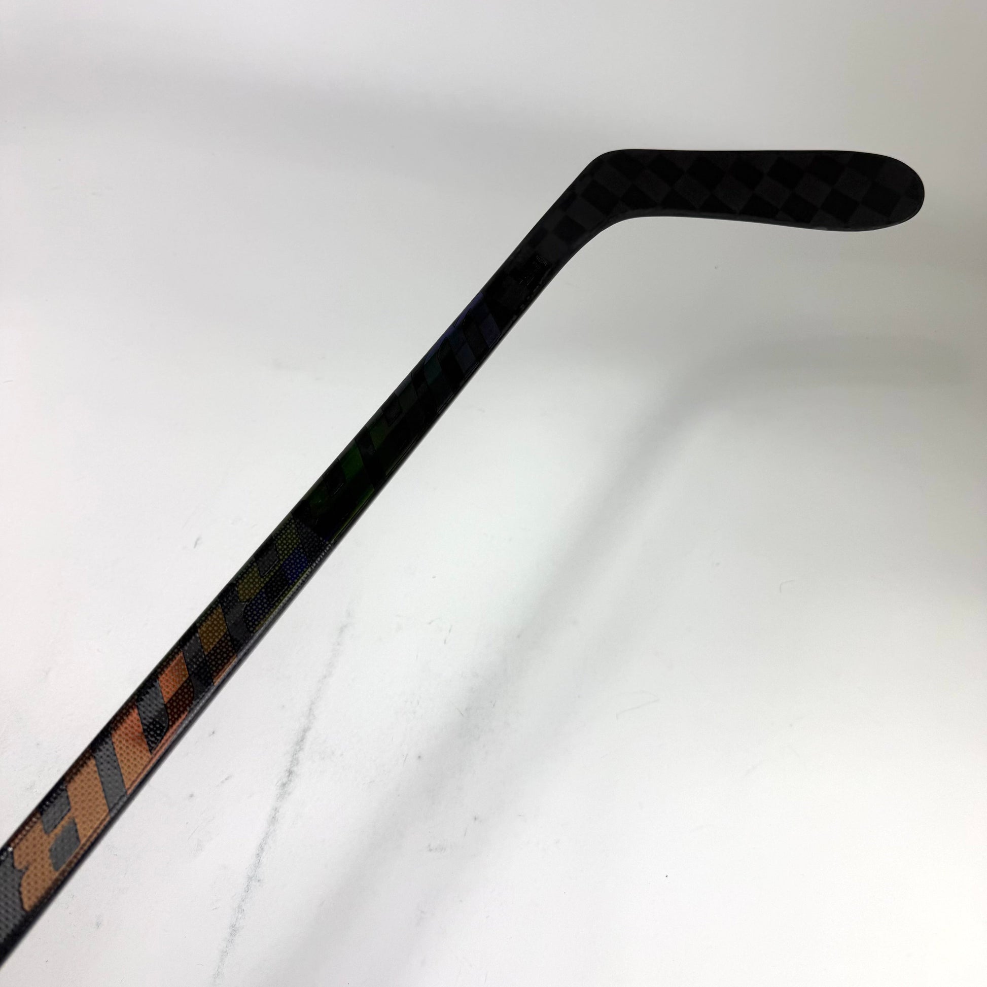 New Right Warrior Covert QR6 Pro | 75 Flex P28 Curve Grip | J462 - Top Flight Hockey