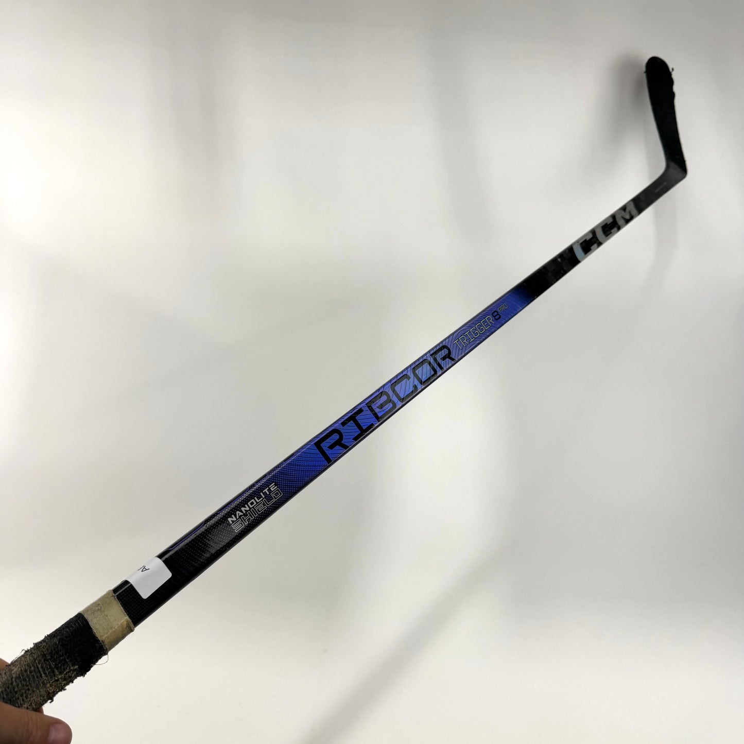 Used Left CCM Ribcor Trigger 8 Pro | 70 Flex P28 Curve Grip | AB936