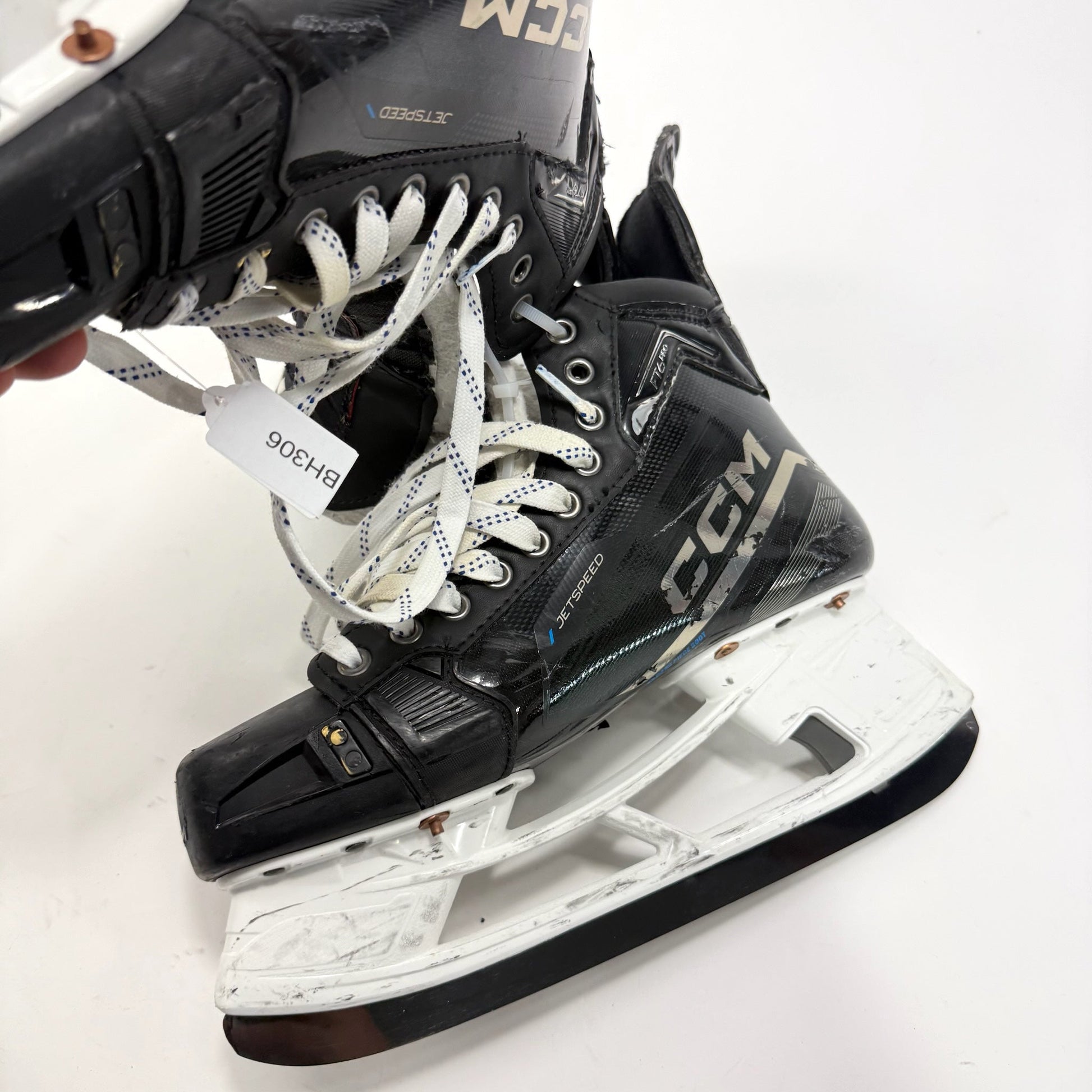 Used Black CCM Jetspeed FT6 Pro Skates | 9 3/4 D | Chicago Blackhawks Jason Dickinson | BH306 - Top Flight Hockey