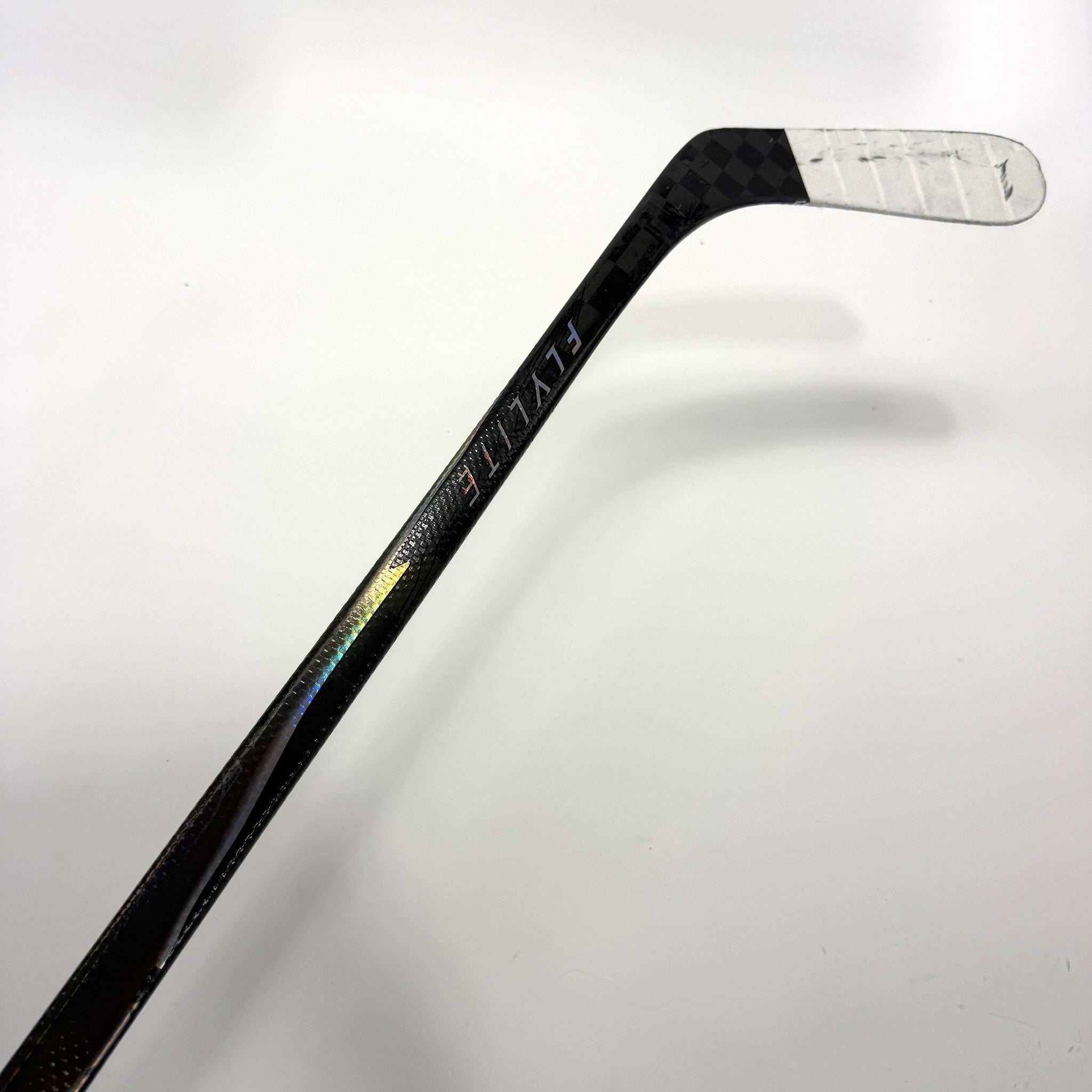 Used Right Red Bauer Vapor Flylite | 77 Flex P92 Curve Grip | BH506 - Top Flight Hockey