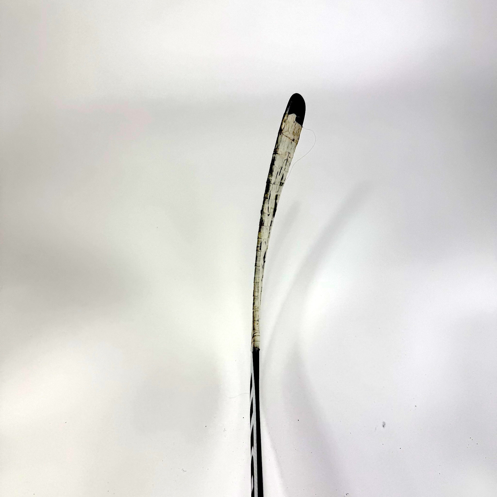 Used Regular White Warrior VR2 Pro+ Goalie Stick | 25" Paddle P34 (Wedge) Curve | F298