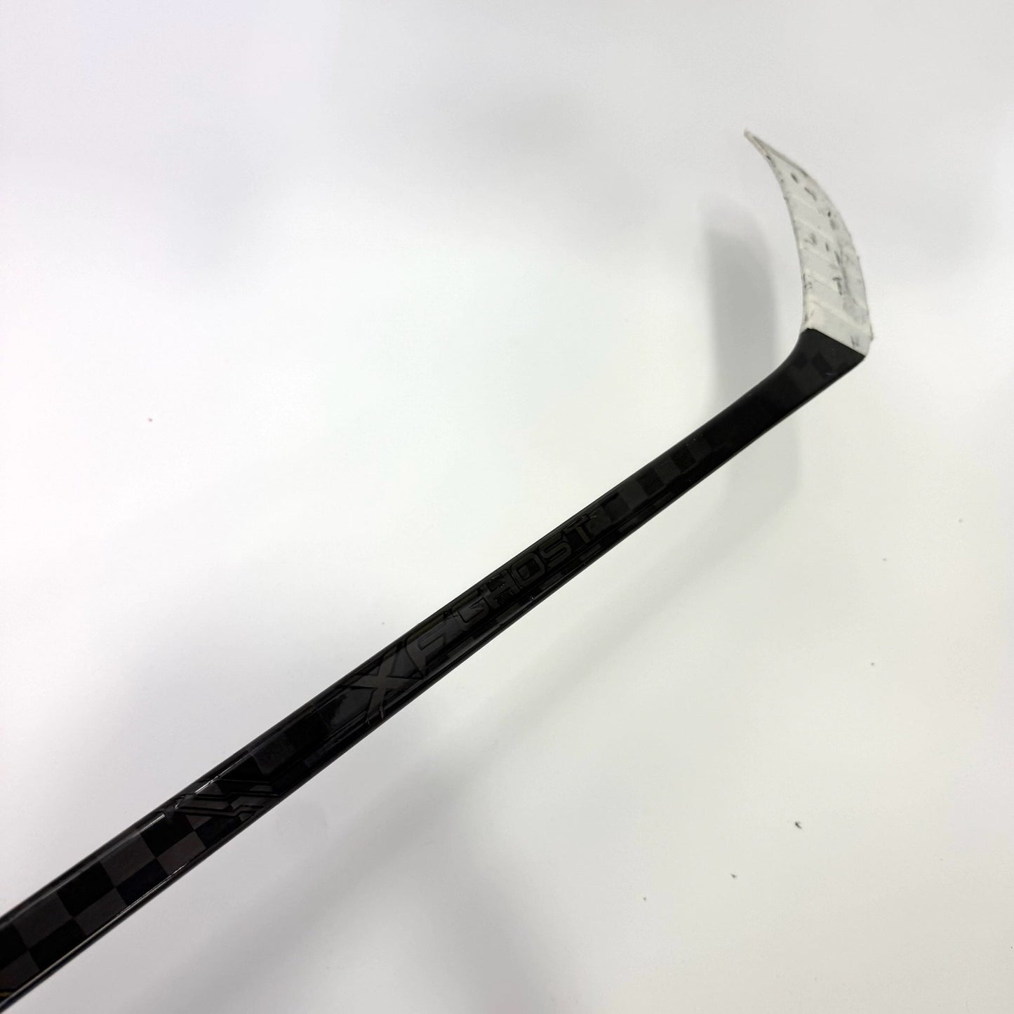 Used Right CCM Tacks XF Ghost | 95 Flex P28M Curve Grip | BH449