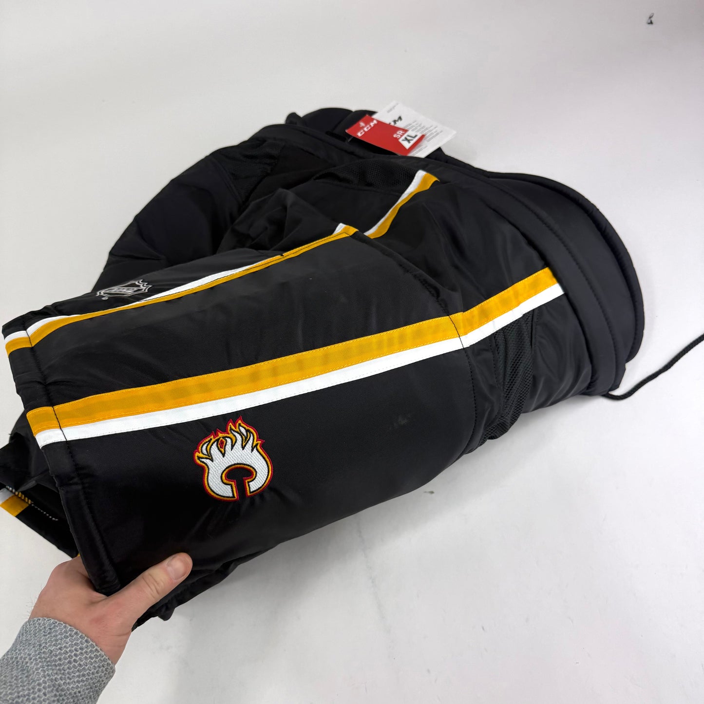 New Calgary Flames CCM HP35 Pants | XL +1 | R586