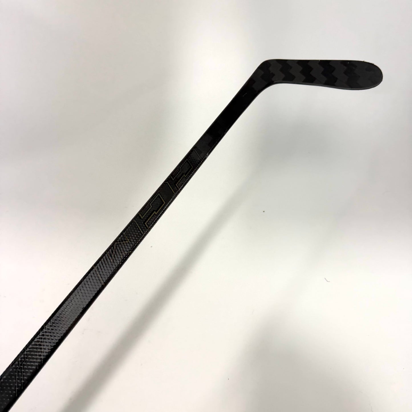 Used Right CCM Tacks XF Ghost | 75 Flex P28 Curve Grip | AB947