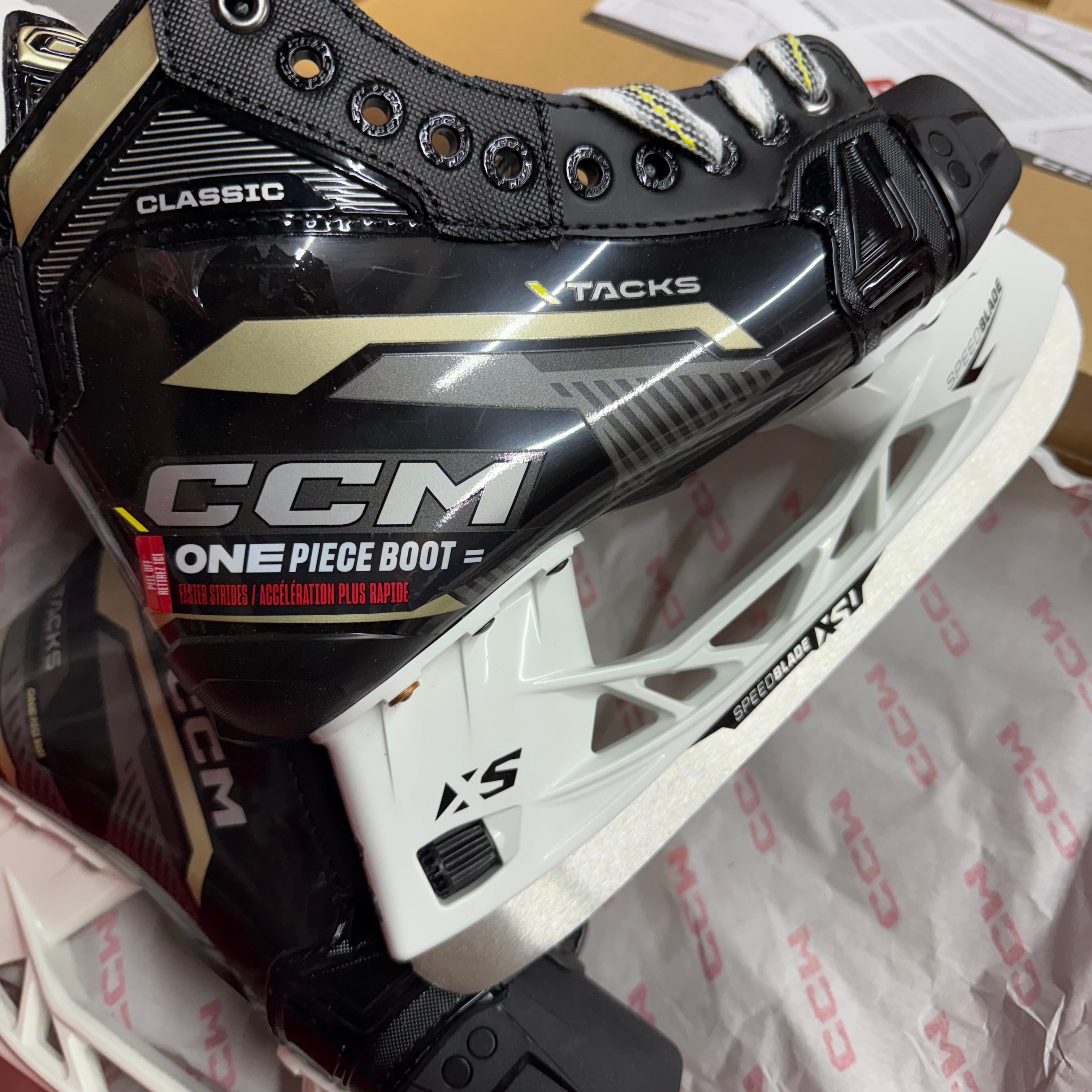 New CCM Tacks Classic Skates | Size 1 Regular | #191520486273 - Top Flight Hockey