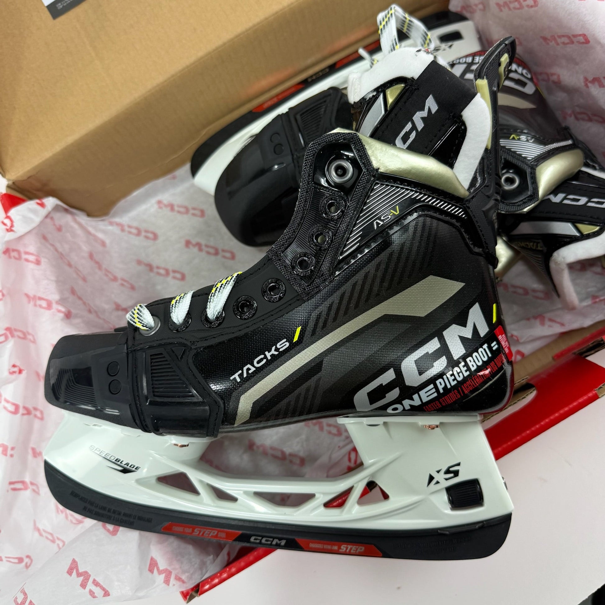 Brand New CCM Super Tacks AS-V Skates | Intermediate Size 5.5 Tapered - #F442 - Top Flight Hockey