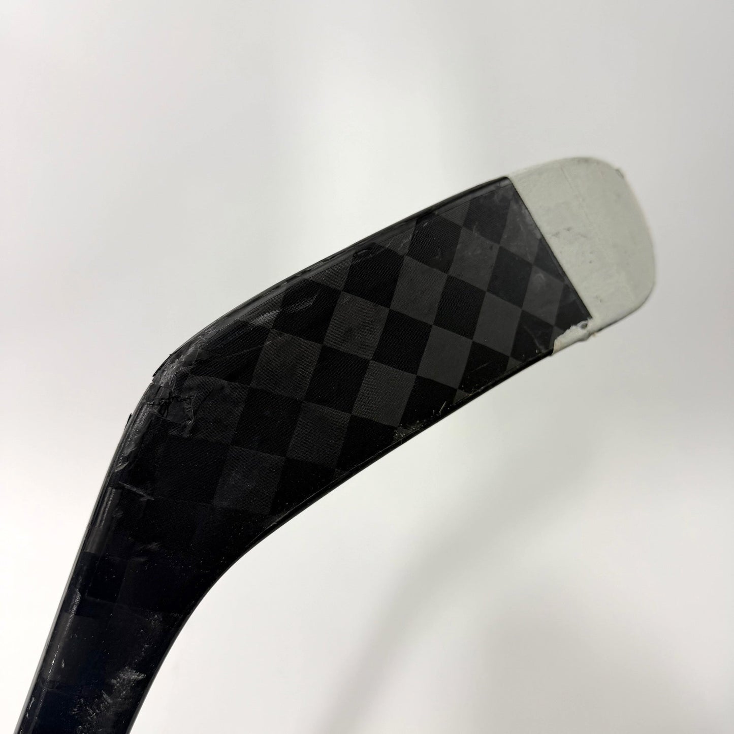 Used Left Red Bauer Flylite | 77 Flex P28M Curve Grip | AB979