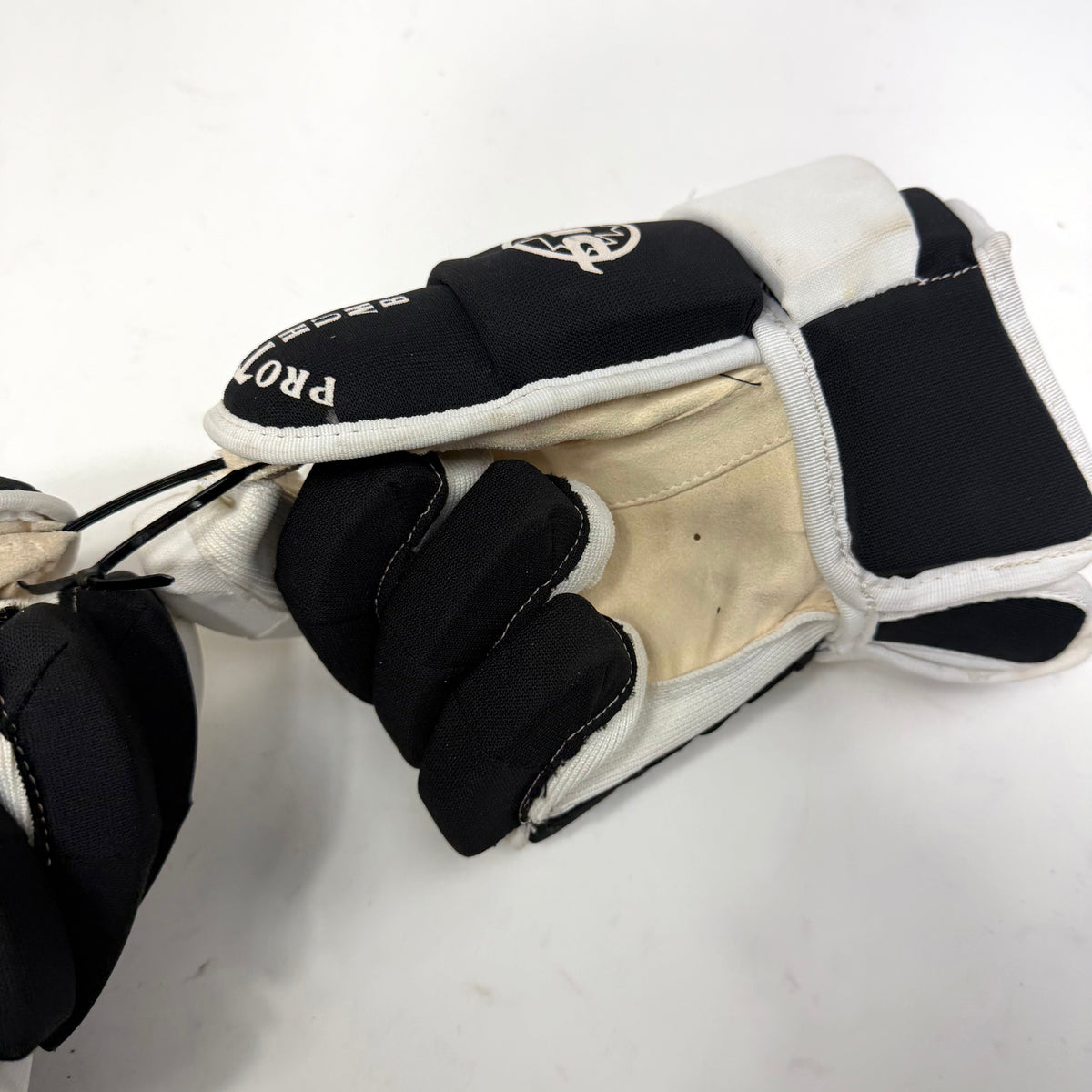 New Black and White Vic 234 Gloves | 14" | AB346