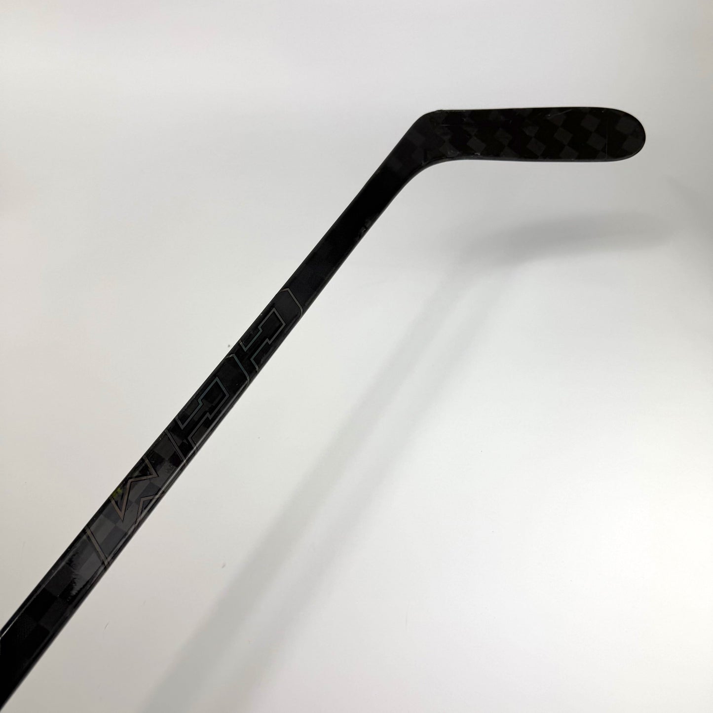 Used Right CCM XF Ghost | 95 Flex P28M Curve Grip | A205